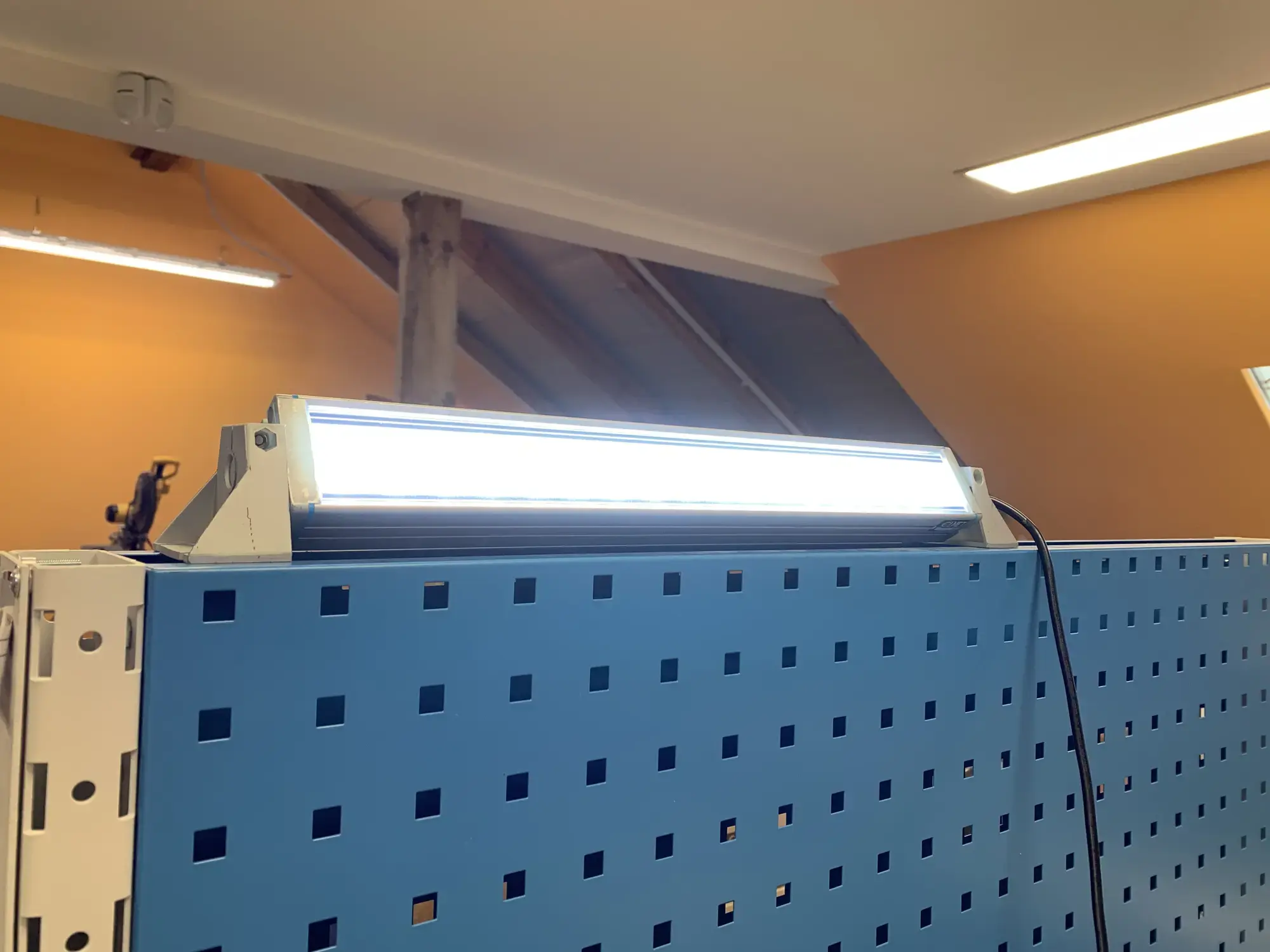 Elmet Light E05005 INDUSTRIAL MACHINE LIGHT LINE 18W / 24V / 6000K / IP65 / LED (img_011)
