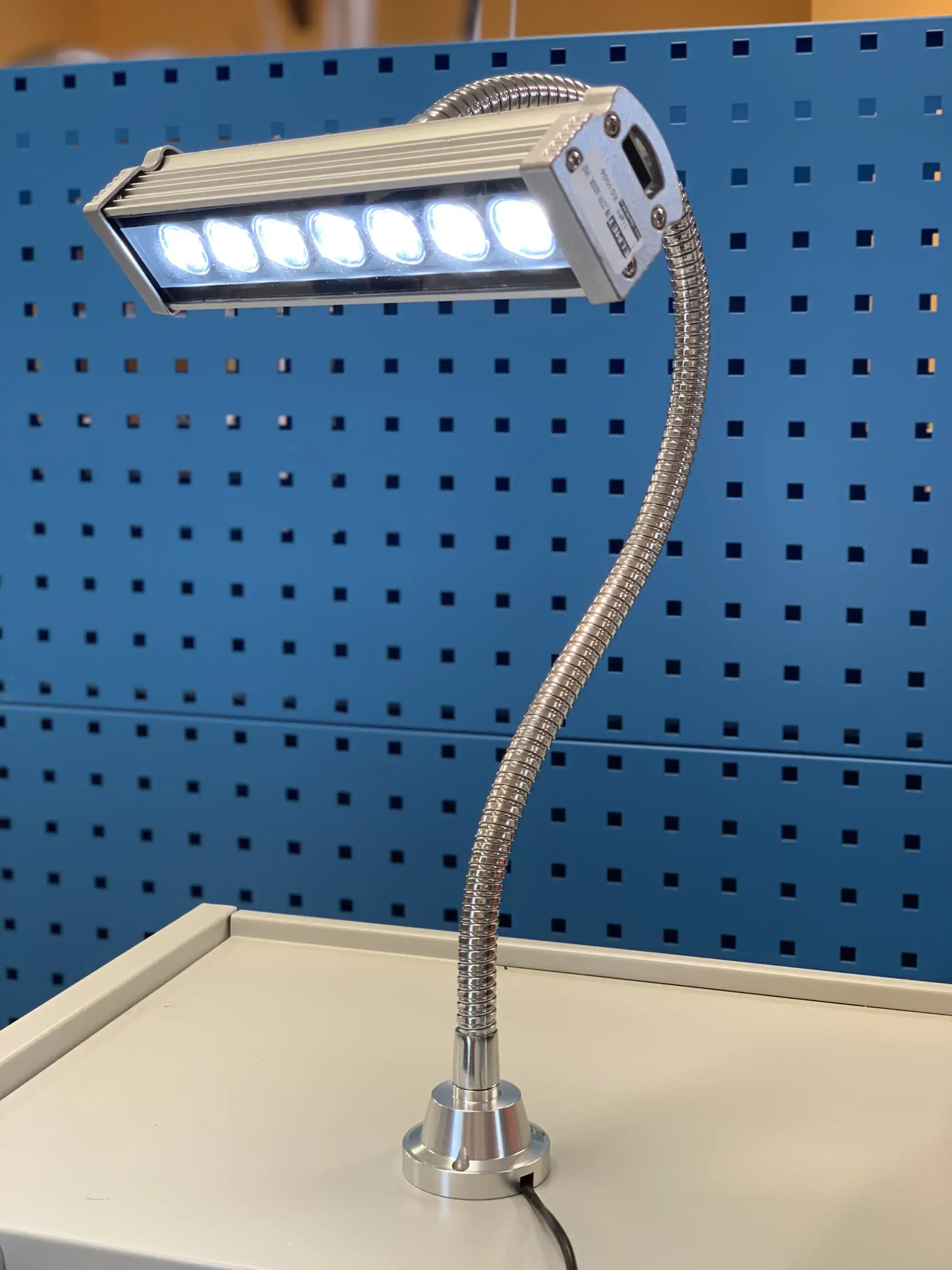 Elmet Light E05008-1 INDUSTRIAL MACHINE LIGHT FIX SMALL 7W / 230V / 6000K / IP67 / long (img_002)