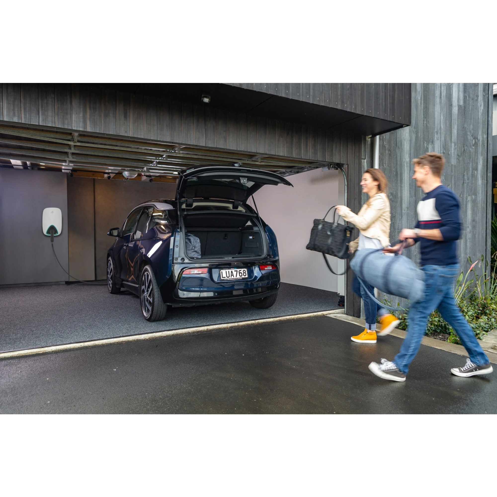 Schneider Electric EVH4S11N2 Home Wallbox, 11kW, T2 Socket, 6mA Detection, IP55, IK10 (img_002) Schneider Electric EVH4S11N2 Home Wallbox, 11kW, T2 Socket, 6mA Detection, IP55, IK10 (img_002)