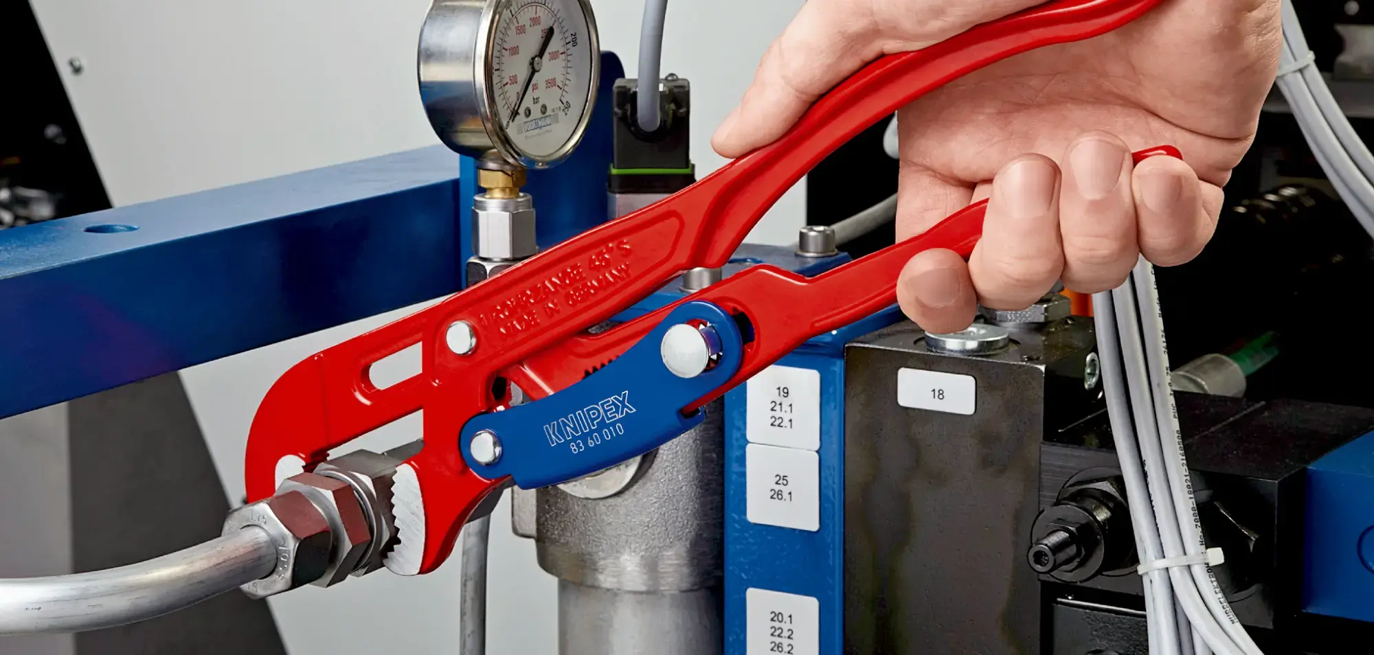 Knipex 83 60 010 Clé serre-tubes en « S » avec réglage rapide revêtement poudre, rouge 330 mm (img_005)
