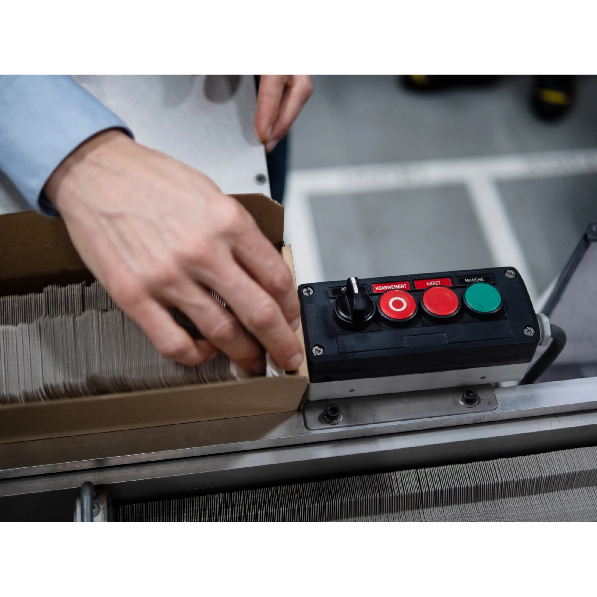 Schneider Electric ZB5AD406C0 Selector switch, front element, Harmony XB5, plastic, 22mm, light grey, blue, 2 positions, momentary (img_008) Schneider Electric ZB5AD406C0 Selector switch, front element, Harmony XB5, plastic, 22mm, light grey, blue, 2 positions, momentary (img_008)