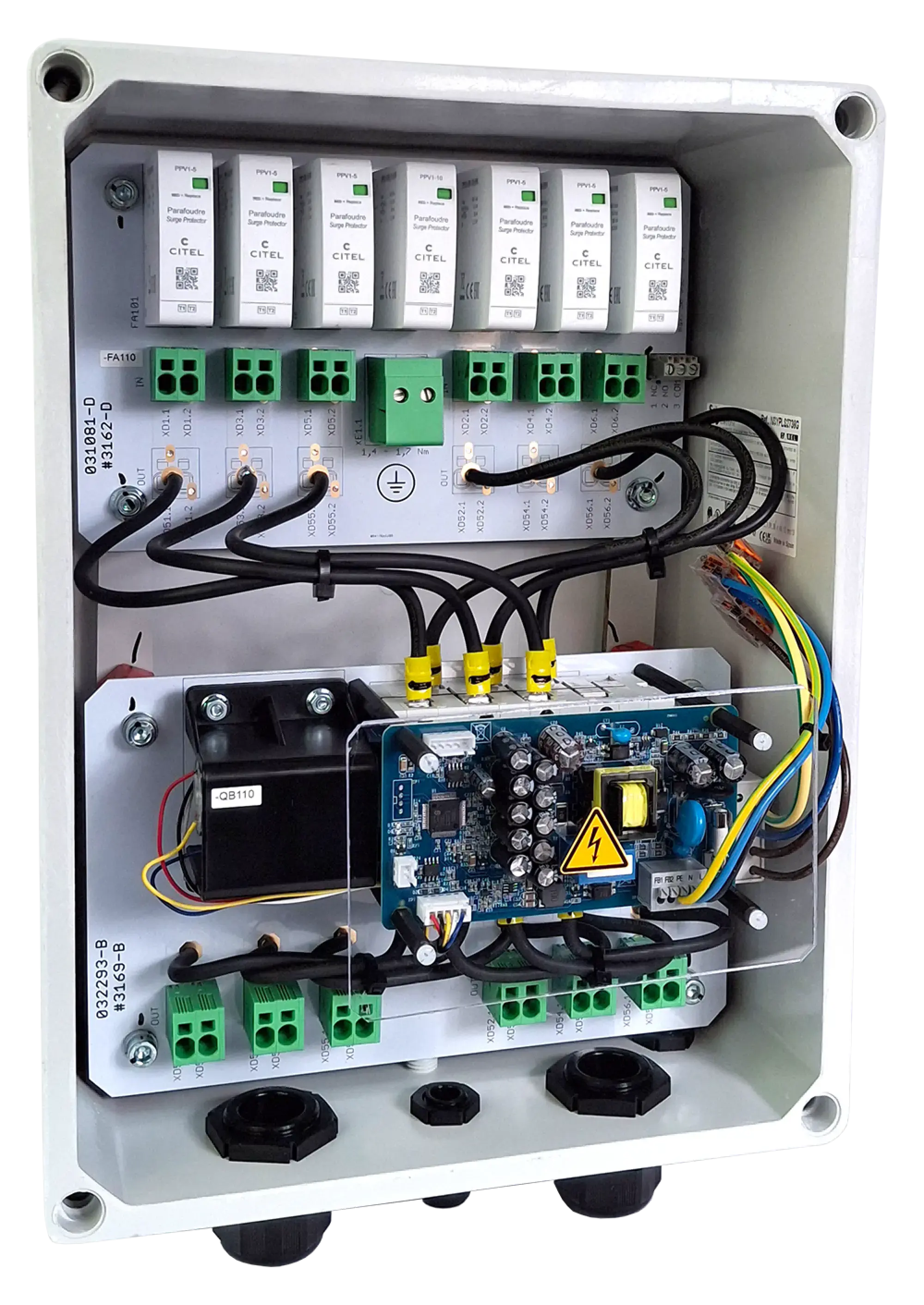 Citel 157350 Generatoranschlusskasten mit Feuerwehrschalter und SPD, 3-MPPT, 2 Strings (img_001) Citel 157350 Generatoranschlusskasten mit Feuerwehrschalter und SPD, 3-MPPT, 2 Strings (img_001)