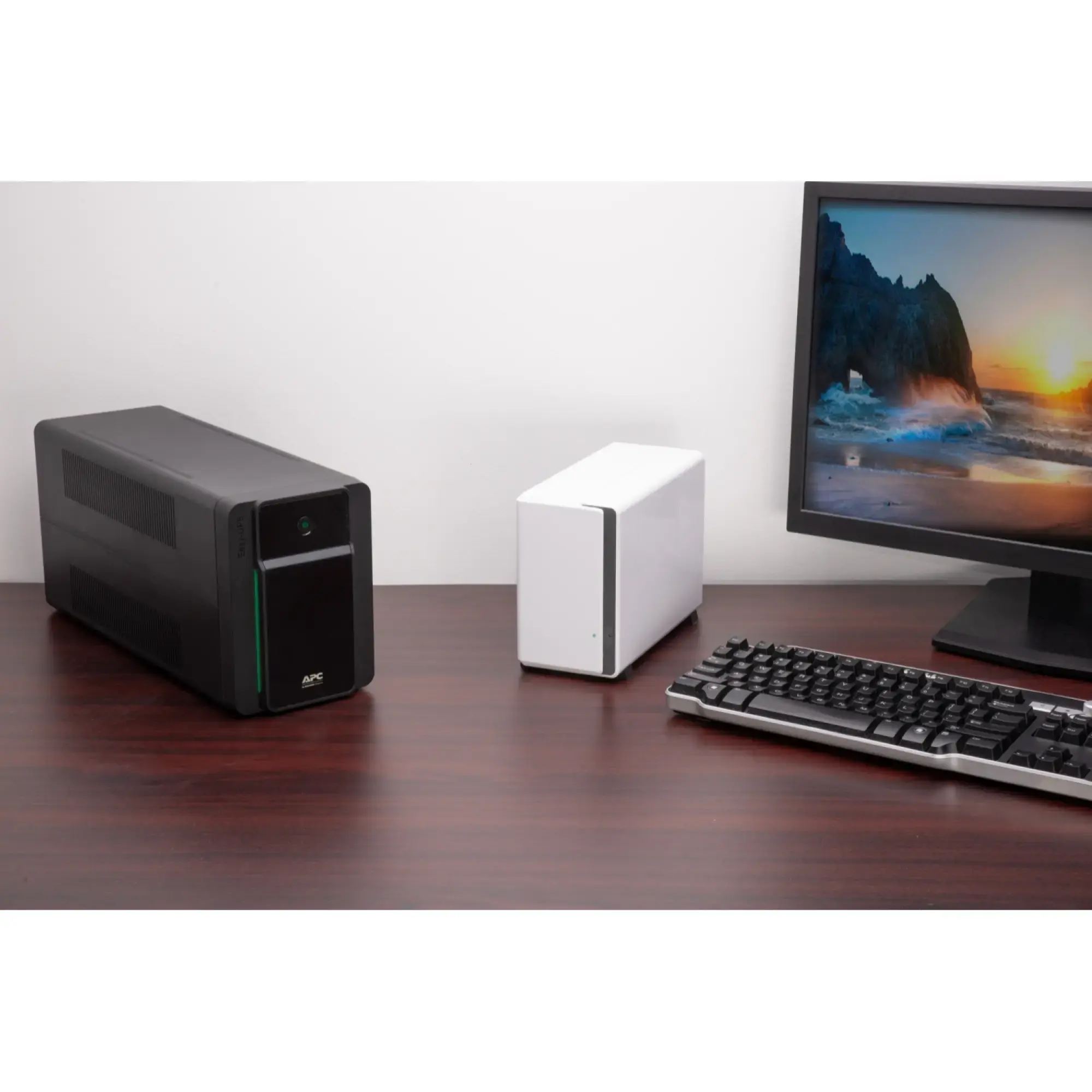 APC BVX1600LI-GR APC Easy UPS, 1600 VA, Tower, 230 V, 4x CEE 7/3 Schuko-Steckdosen, AVR (img_003) APC BVX1600LI-GR APC Easy UPS, 1600 VA, Tower, 230 V, 4x CEE 7/3 Schuko-Steckdosen, AVR (img_003)