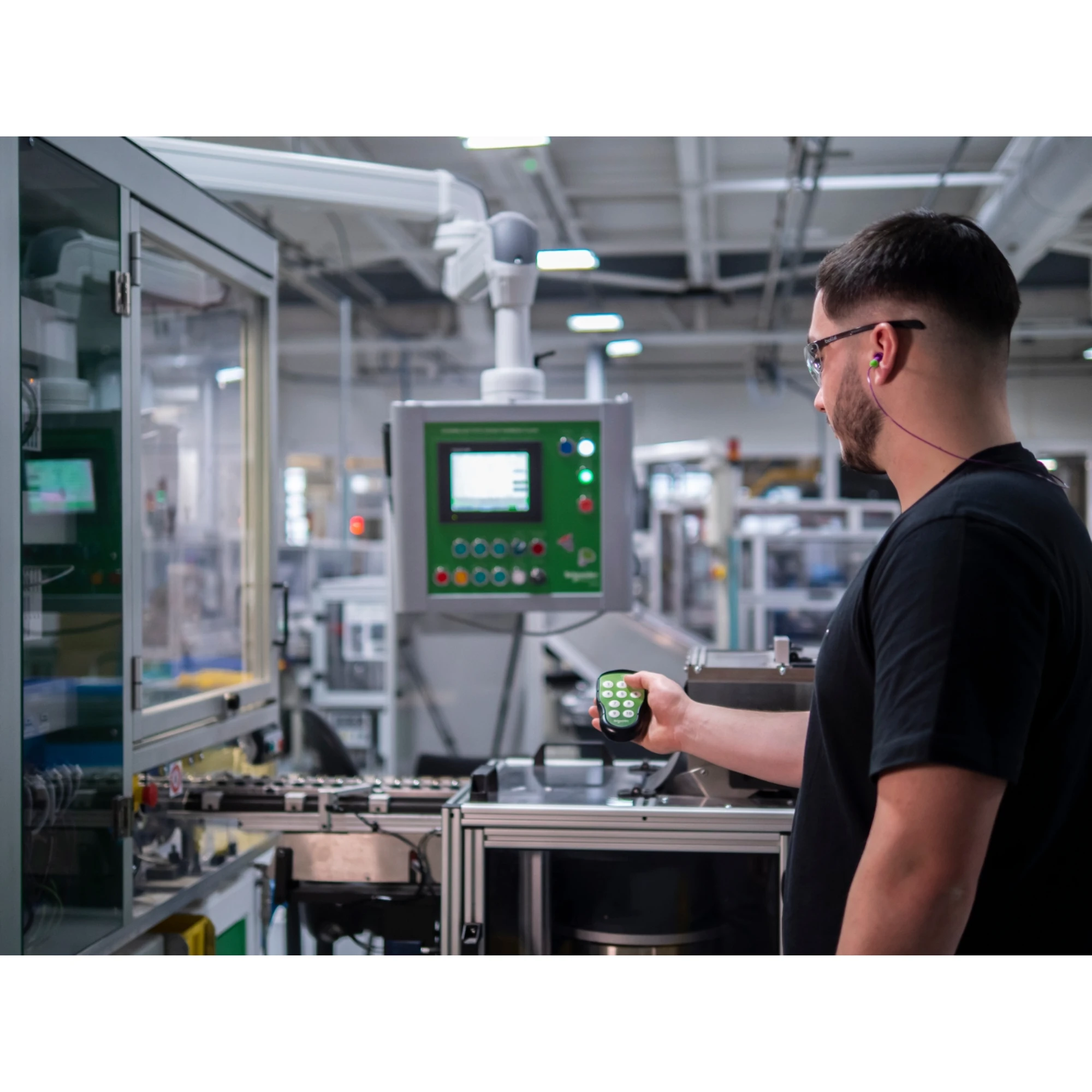 Schneider Electric ZART10 Transmitter Pocket, 10 Buttons, Single Stage, 2.4 GHz (img_002) Schneider Electric ZART10 Transmitter Pocket, 10 Buttons, Single Stage, 2.4 GHz (img_002)