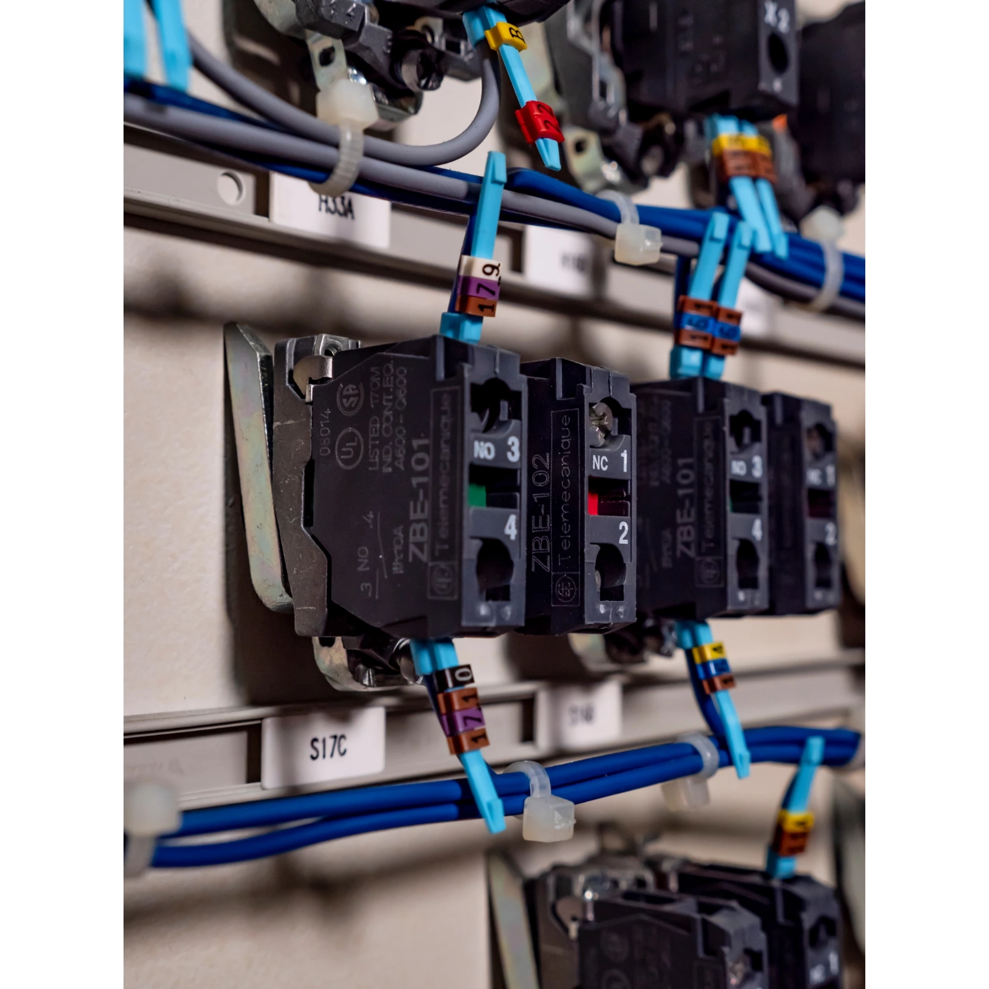 Schneider Electric ZBE204 Auxiliary switch, contact block, Harmony XB4 and XB5, 22mm, 30mm, screw terminal, double, 2NC (img_008) Schneider Electric ZBE204 Auxiliary switch, contact block, Harmony XB4 and XB5, 22mm, 30mm, screw terminal, double, 2NC (img_008)