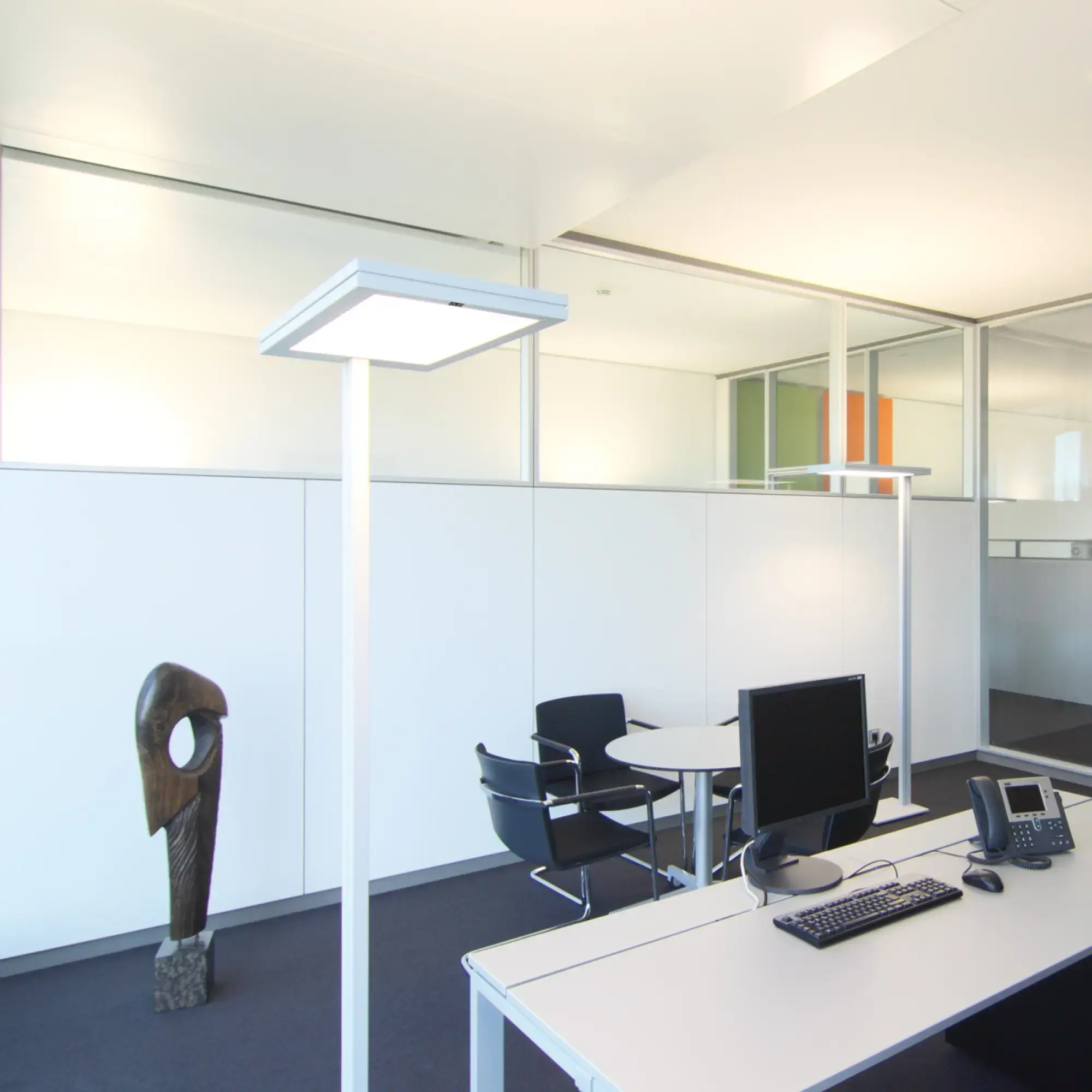 Performance iN Lighting 8740761608411 LED-Stehleuchte 4000K 62W Lichtsensor Mikroprisma d+i 8740761608411 (img_003)