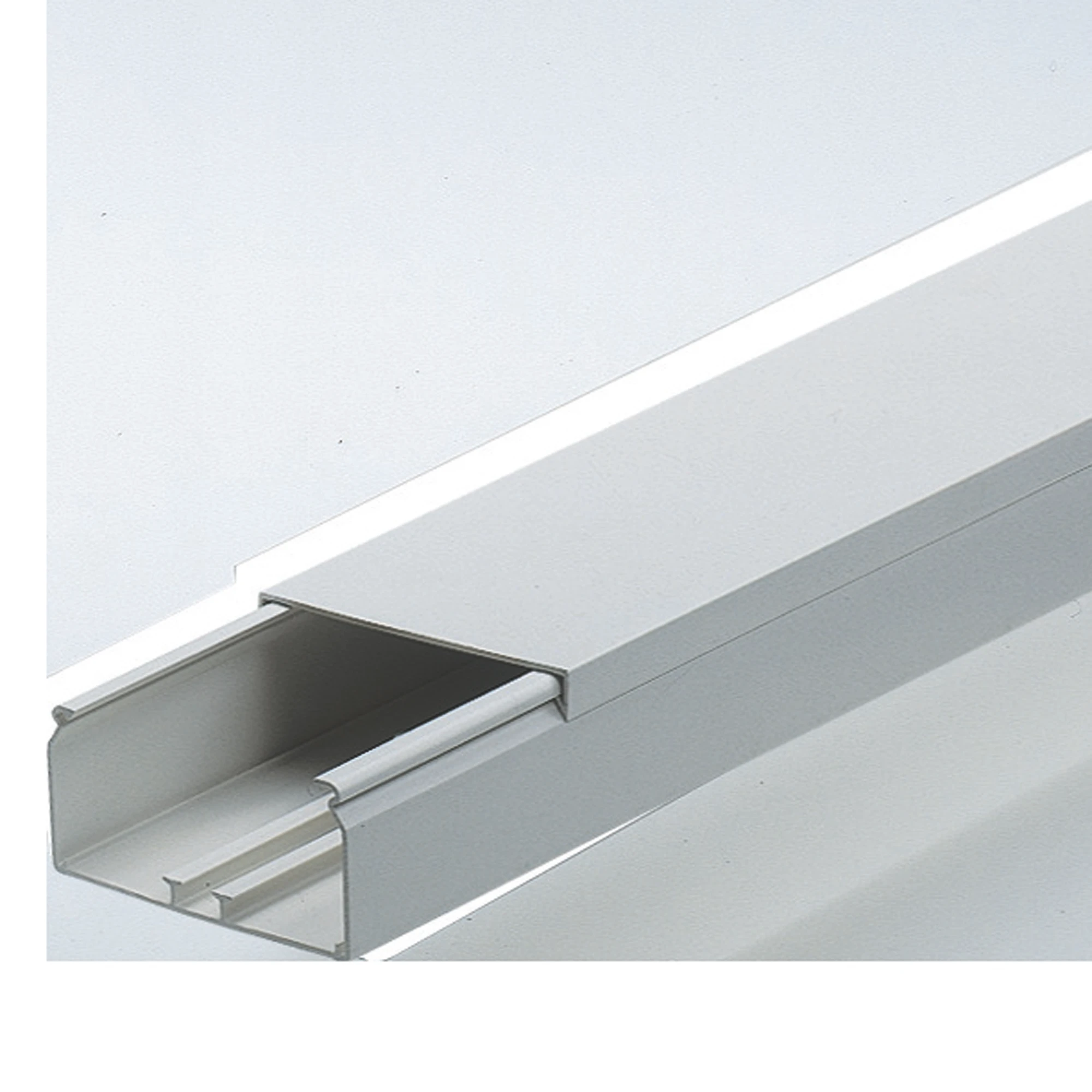 GEWISS NP50014 FB - MULTIFUNCTIONAL TRUNKING AND DEVICE HOLDER IN PVC - WITH COVER - LENGHT 2M - 150X60 - WHITE RAL9010 (img_001)