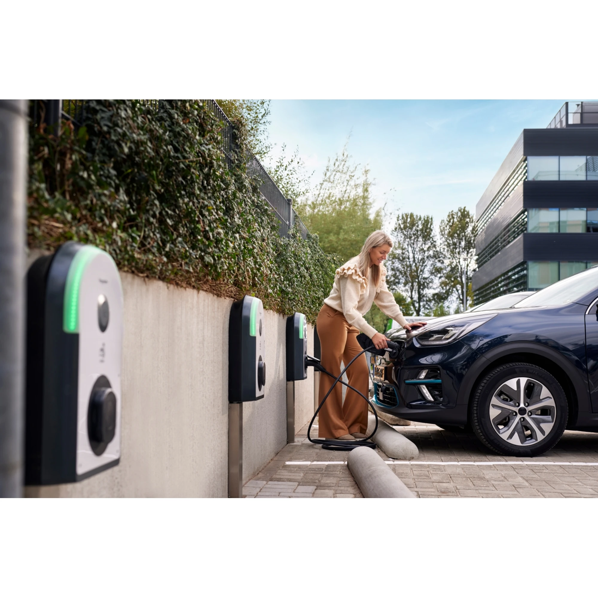 Schneider Electric EVB3S22NC0M Pro AC Wallbox, 22kW, T2 Cable, MID, 6mA, IP55, IK10, NFC/RFID Reader (img_006) Schneider Electric EVB3S22NC0M Pro AC Wallbox, 22kW, T2 Cable, MID, 6mA, IP55, IK10, NFC/RFID Reader (img_006)