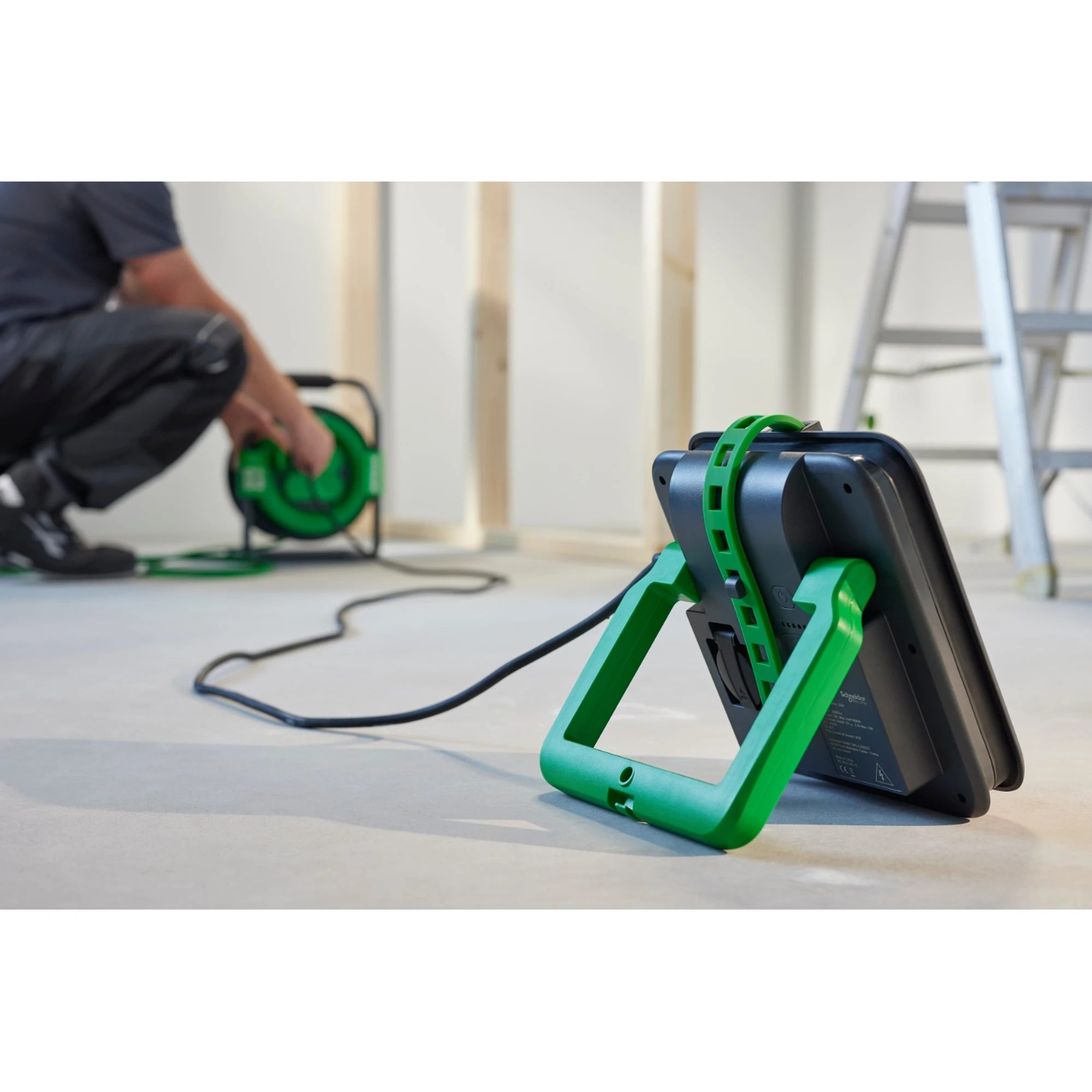 Schneider Electric IMT47272 LED Work Light Thorsman 55W 6800LM/ IP54/ IK08/ Plug + USB A+C 2.4A, dimmable (img_010) Schneider Electric IMT47272 LED Work Light Thorsman 55W 6800LM/ IP54/ IK08/ Plug + USB A+C 2.4A, dimmable (img_010)