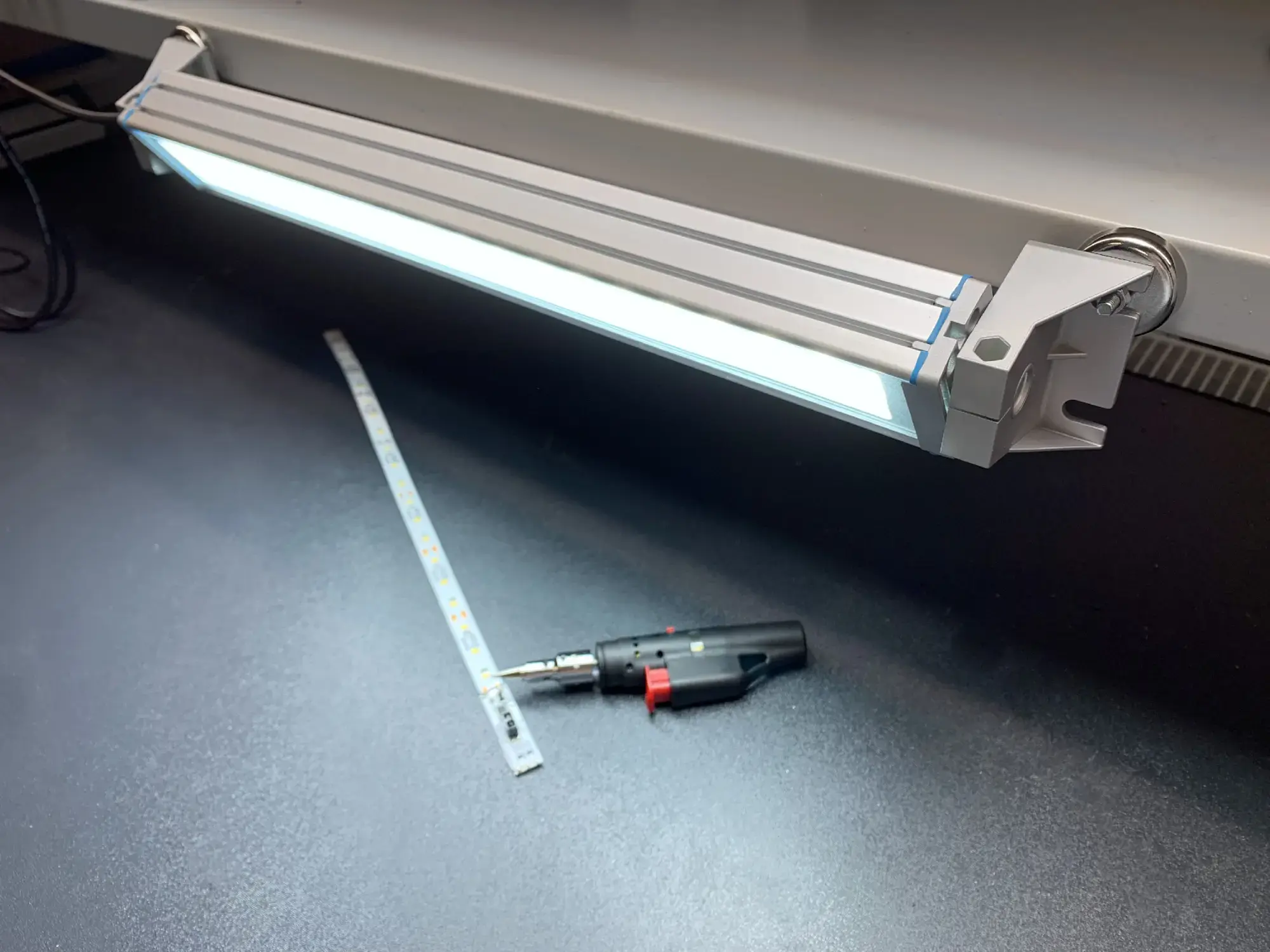 Elmet Light E05005 INDUSTRIAL MACHINE LIGHT LINE 18W / 24V / 6000K / IP65 / LED (img_009) Elmet Light E05005 INDUSTRIAL MACHINE LIGHT LINE 18W / 24V / 6000K / IP65 / LED (img_009)