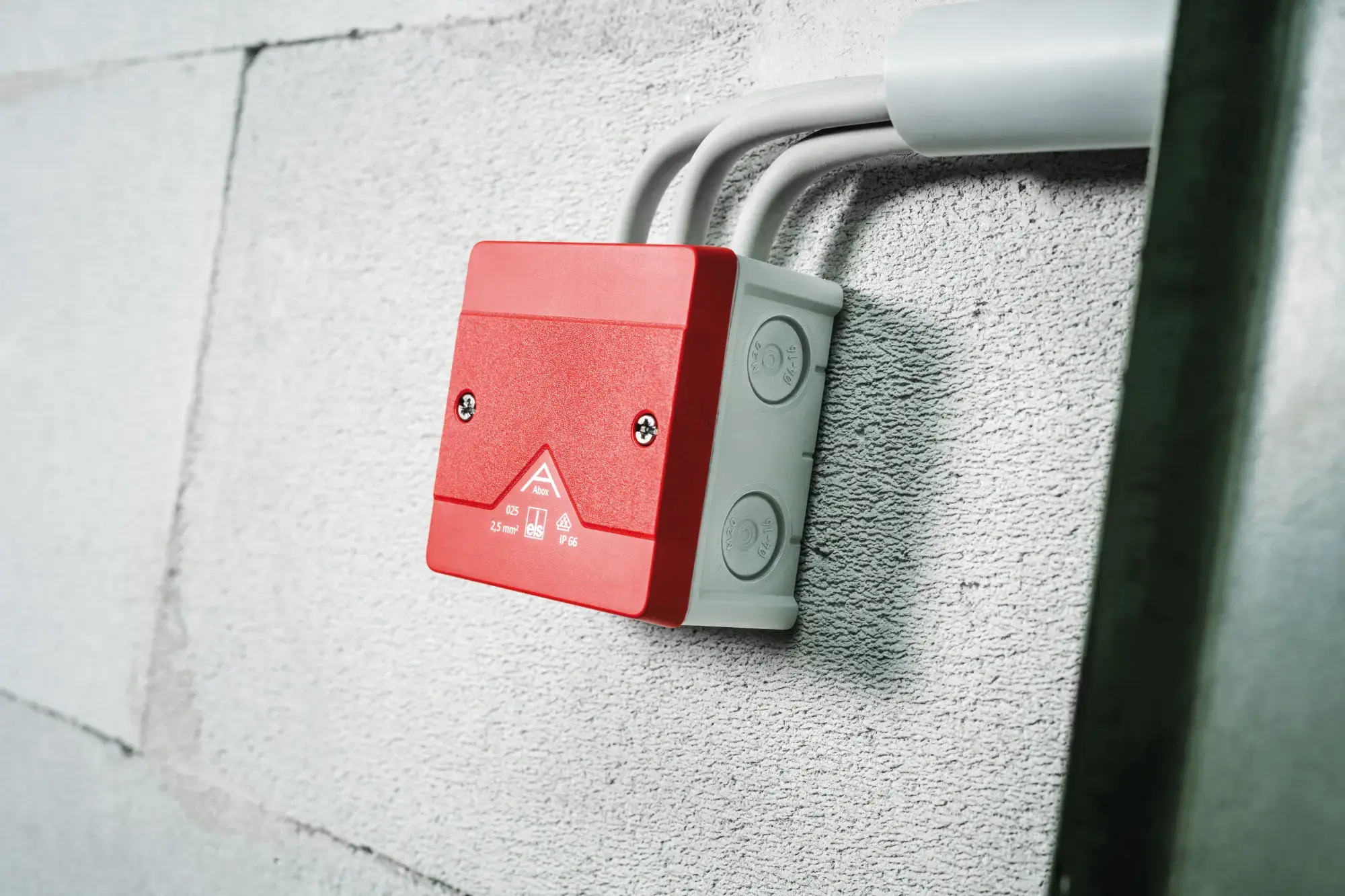 Spelsberg 80240001 Junction box, Type of protection IP66, max. 2,5², Impact strength IK07, Protection class II, Ui 1000V AC, Ui 1000V DC, DLG, VDE, Halogen free (img_004) Spelsberg 80240001 Junction box, Type of protection IP66, max. 2,5², Impact strength IK07, Protection class II, Ui 1000V AC, Ui 1000V DC, DLG, VDE, Halogen free (img_004)