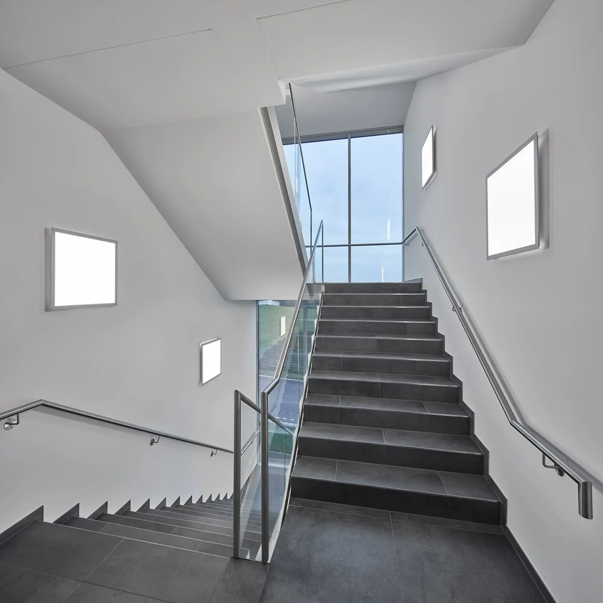 Performance iN Lighting 8600661406300 LED-Anbauleuchte 3000K 40W DALI Mikroprisma d+i 8600661406300 (img_003)