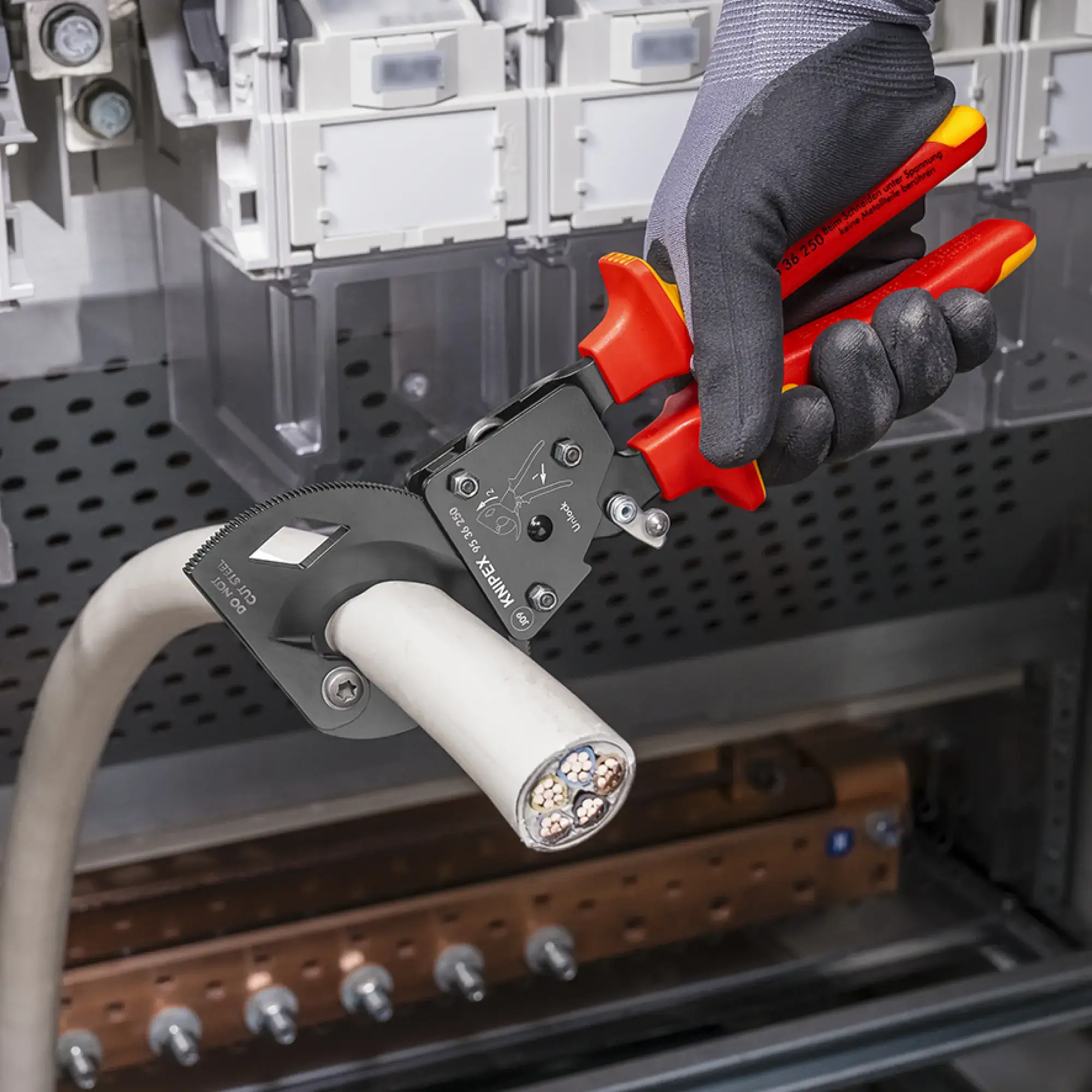 Knipex 95 36 250 Kabelschneider (Ratschenprinzip) isoliert mit Mehrkomponenten-Hüllen, VDE-geprüft schwarz lackiert 250 mm (img_002)