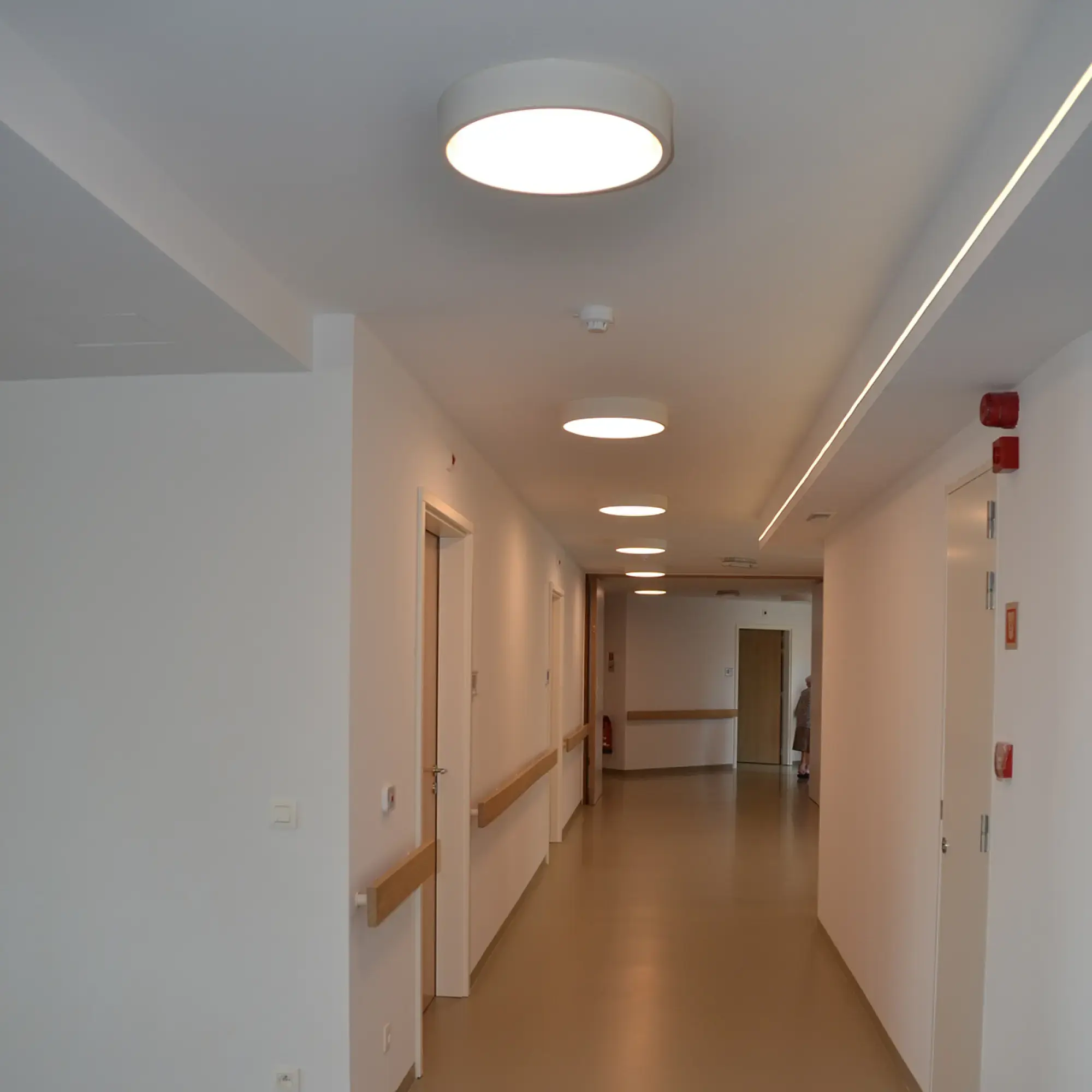 Performance iN Lighting 004960 Wand- und Deckenleuchte 1x60W A60 symmetrische extrabreite Streuoptik 004960 (img_004)