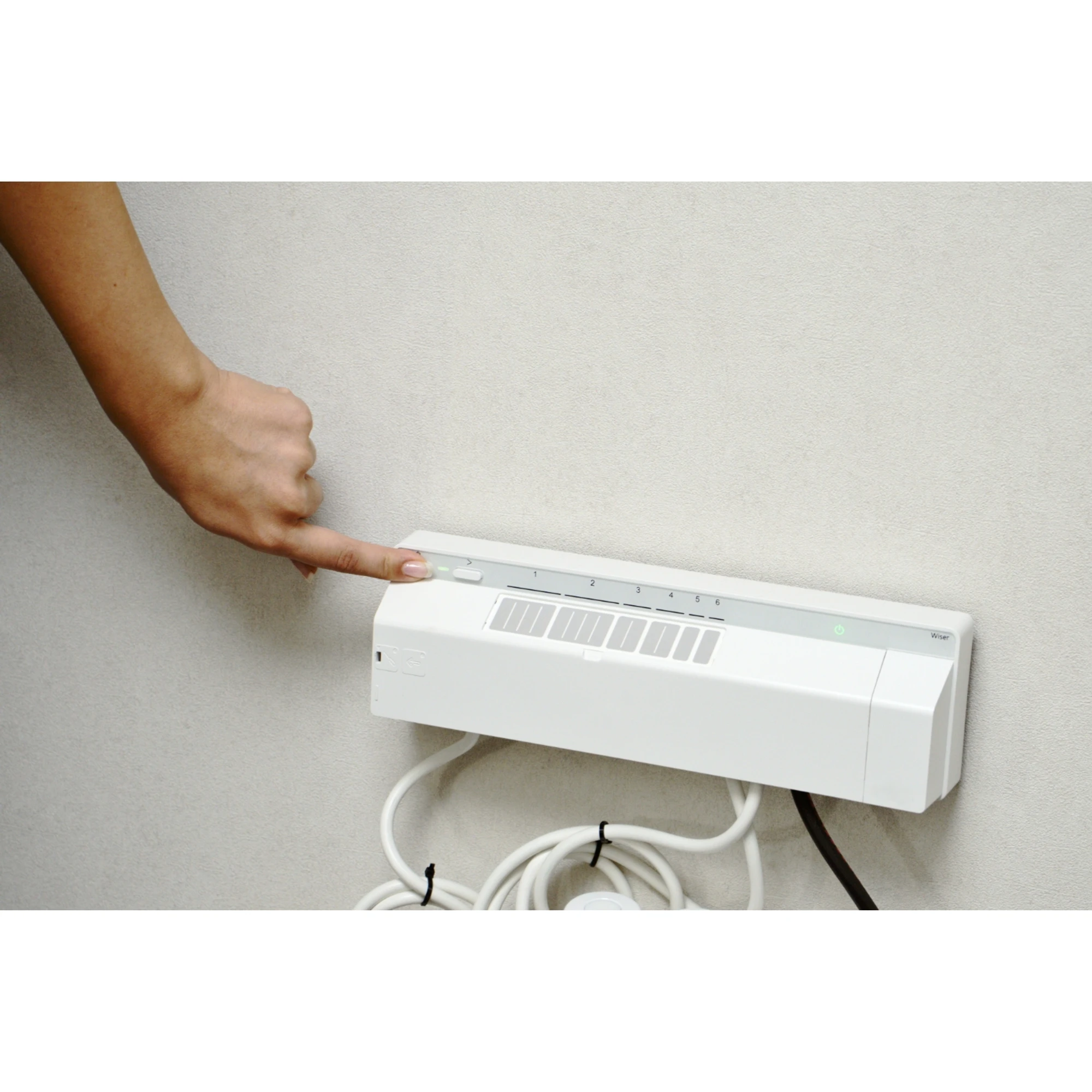 Schneider Electric CCTFR6600 Wiser Distribution Strip Underfloor Heating (Heating/Cooling) (img_007) Schneider Electric CCTFR6600 Wiser Distribution Strip Underfloor Heating (Heating/Cooling) (img_007)