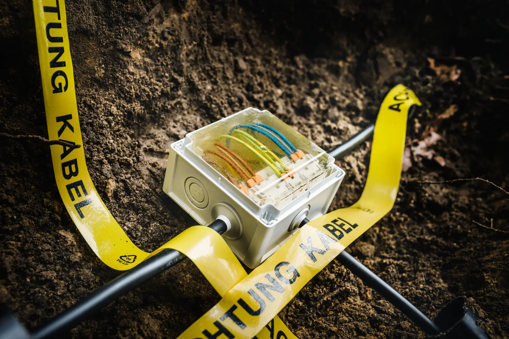 Spelsberg 40246001 Junction box, Type of protection IP68, max. 2,5², Impact strength IK09, Protection class II, Ui 450V AC, Ui 450V DC, VDE, Halogen free (img_002) Spelsberg 40246001 Junction box, Type of protection IP68, max. 2,5², Impact strength IK09, Protection class II, Ui 450V AC, Ui 450V DC, VDE, Halogen free (img_002)