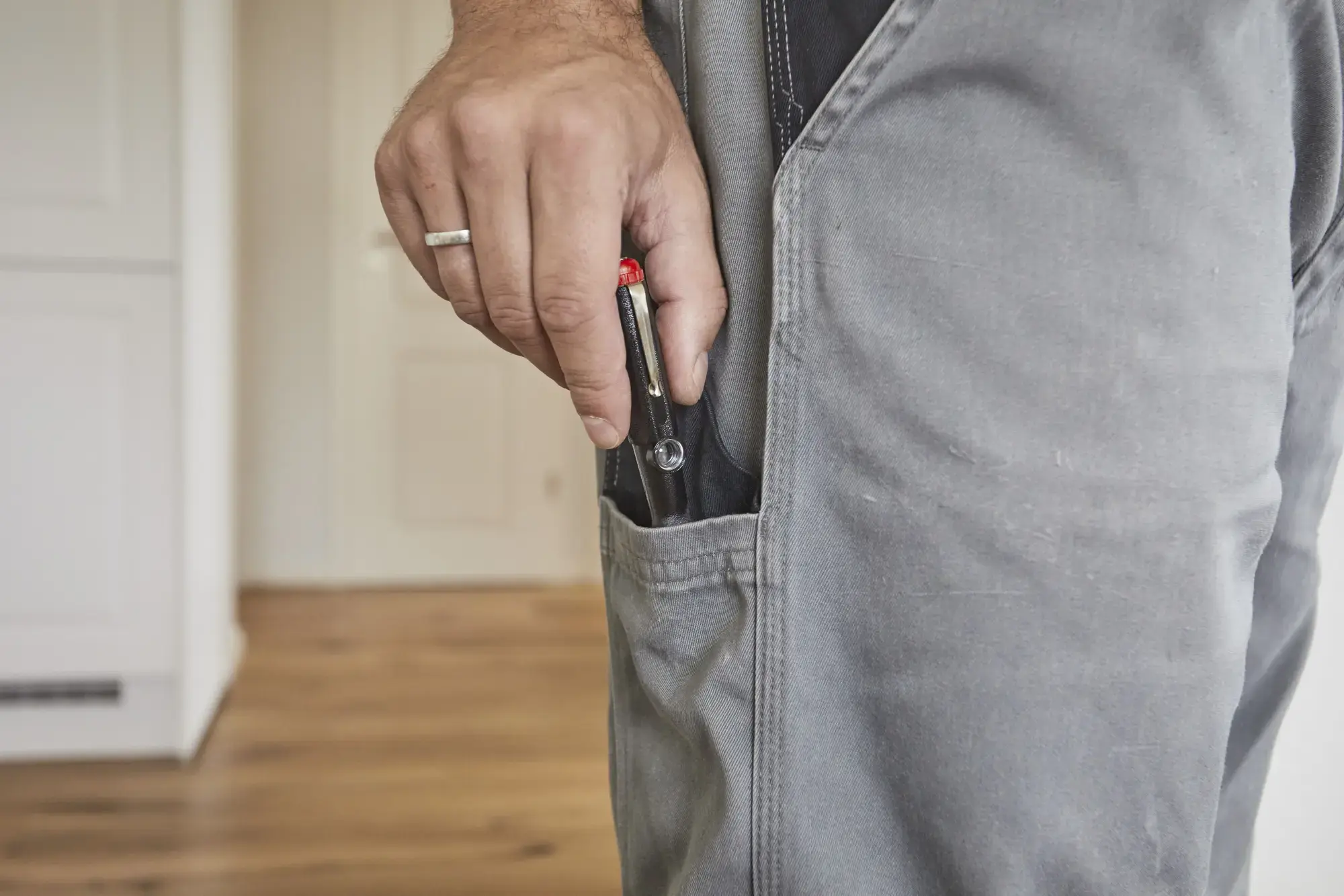 Wiha 31771 Voltage tester 150-250 volts Slotted black, with push-on clip (img_006)