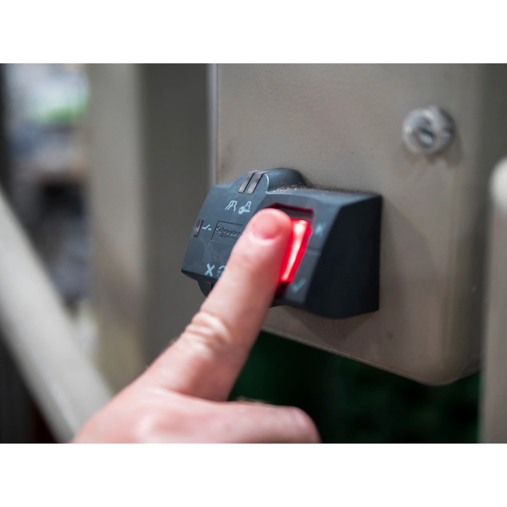 Schneider Electric XB5S8B2L2 Biometric Pushbutton, Harmony XB5S, Fingerprint Sensor, Plastic, 22mm, with USB, bistable, 2m cable, 24V ACDC (img_002) Schneider Electric XB5S8B2L2 Biometric Pushbutton, Harmony XB5S, Fingerprint Sensor, Plastic, 22mm, with USB, bistable, 2m cable, 24V ACDC (img_002)