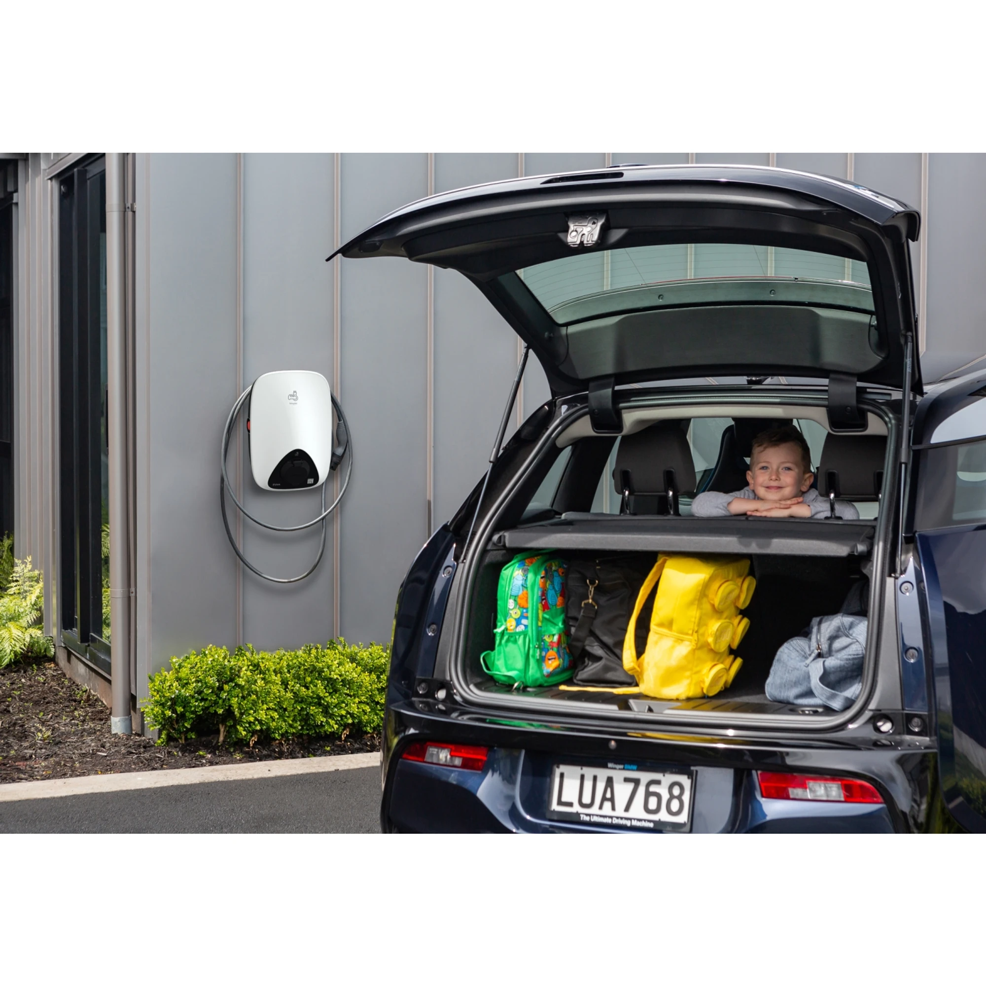 Schneider Electric EVH4S11N2 Home Wallbox, 11kW, T2 Socket, 6mA Detection, IP55, IK10 (img_003) Schneider Electric EVH4S11N2 Home Wallbox, 11kW, T2 Socket, 6mA Detection, IP55, IK10 (img_003)