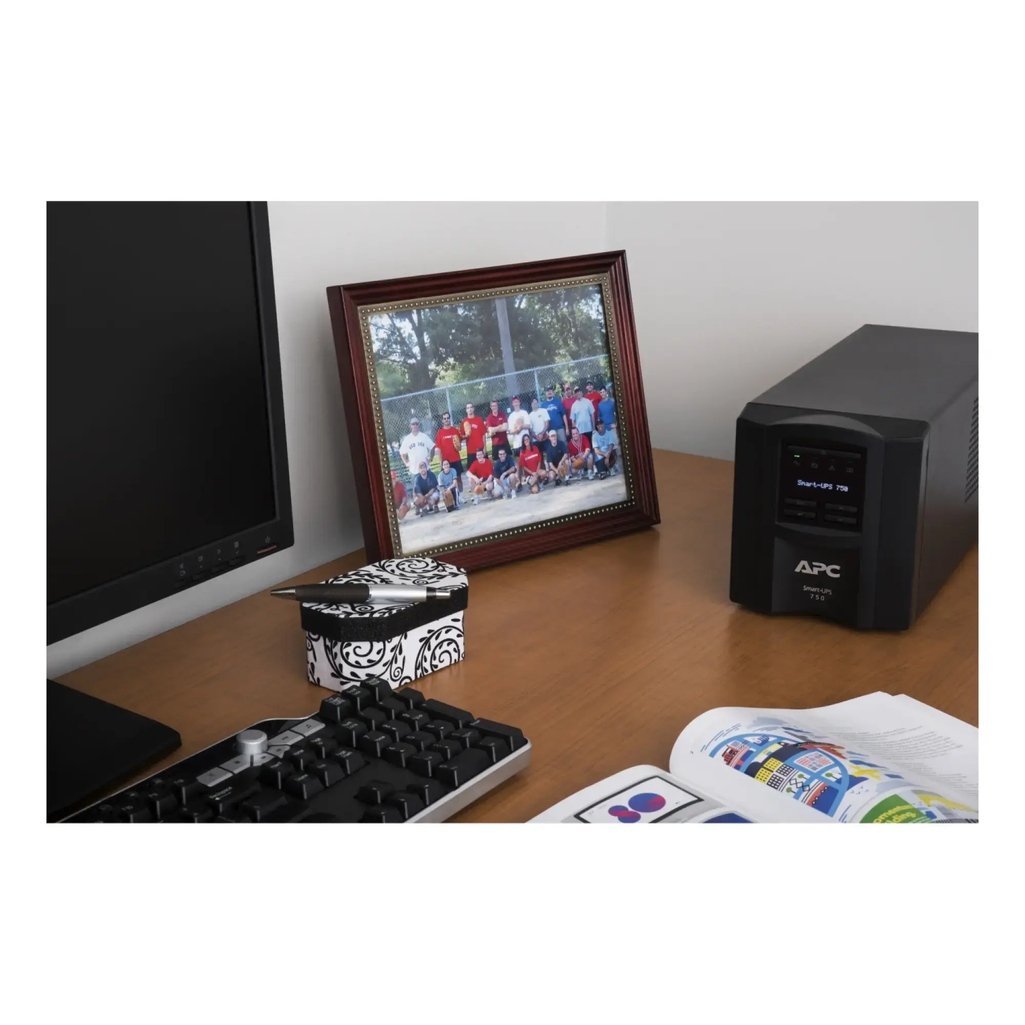 APC SMT750IC Smart-UPS, Line Interactive, 750VA, Tower, 230V, 6 IEC C13-Stecker, SmartConnect Port+SmartSlot, AVR, LCD (img_002)