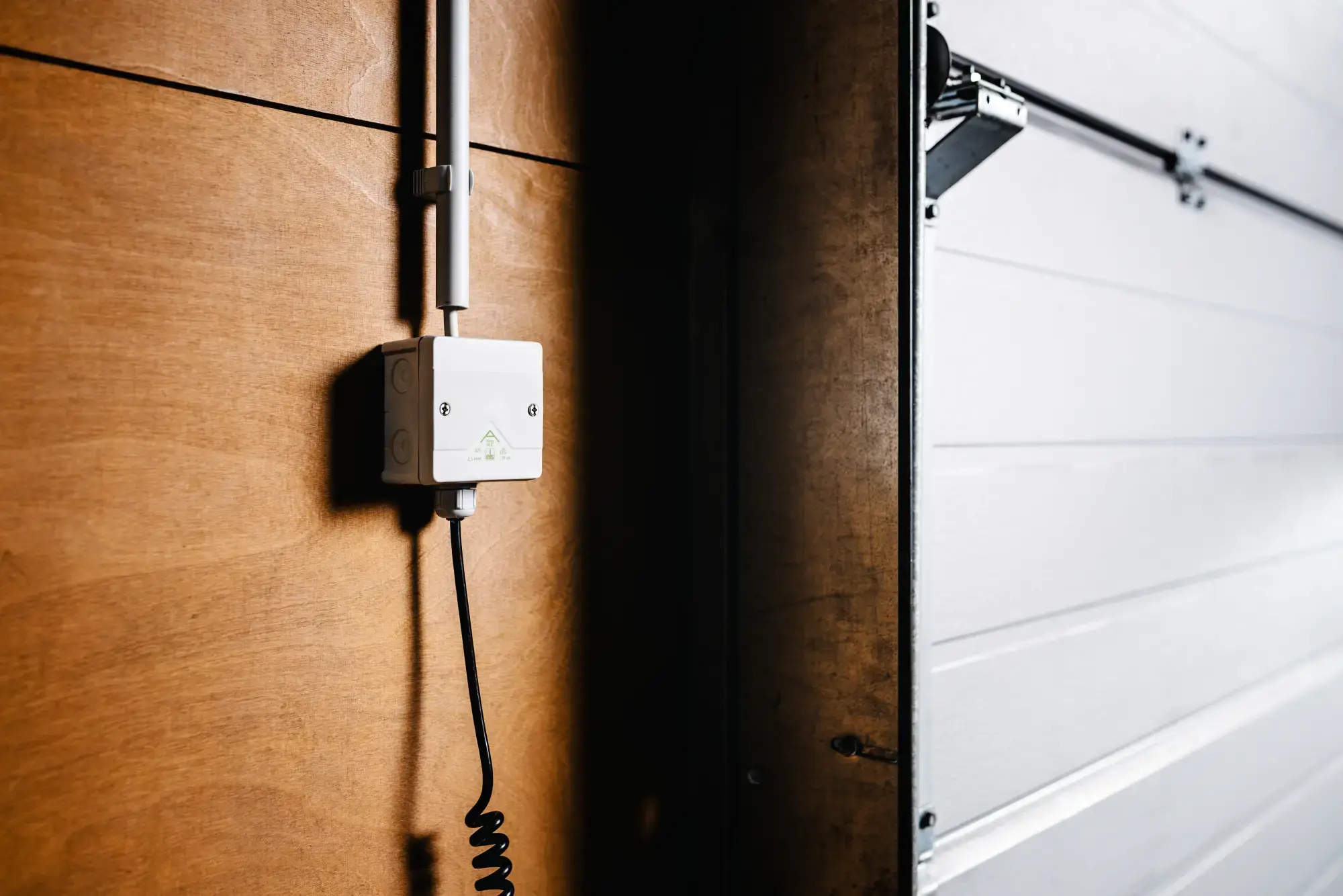 Spelsberg 80444001 Junction box, Type of protection IP66, max. 4², Impact strength IK07, Protection class II, Ui 450V AC, Ui 450V DC, DLG, VDE, Halogen free (img_003) Spelsberg 80444001 Junction box, Type of protection IP66, max. 4², Impact strength IK07, Protection class II, Ui 450V AC, Ui 450V DC, DLG, VDE, Halogen free (img_003)