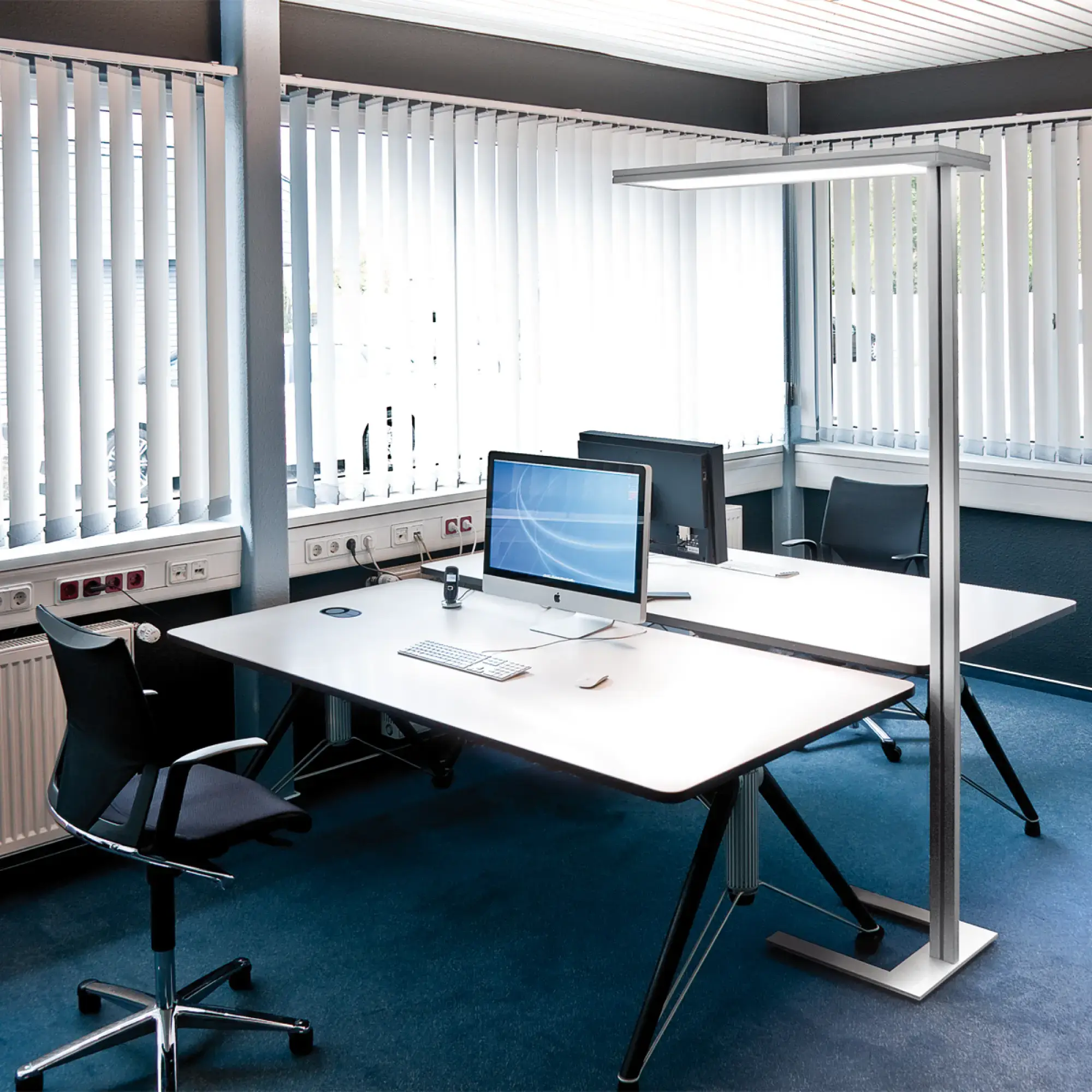 Performance iN Lighting 8740761135431 LED-Stehleuchte 4000K 119W dimmbar über Taster Mikroprisma d+i 8740761135431 (img_003) Performance iN Lighting 8740761135431 LED-Stehleuchte 4000K 119W dimmbar über Taster Mikroprisma d+i 8740761135431 (img_003)