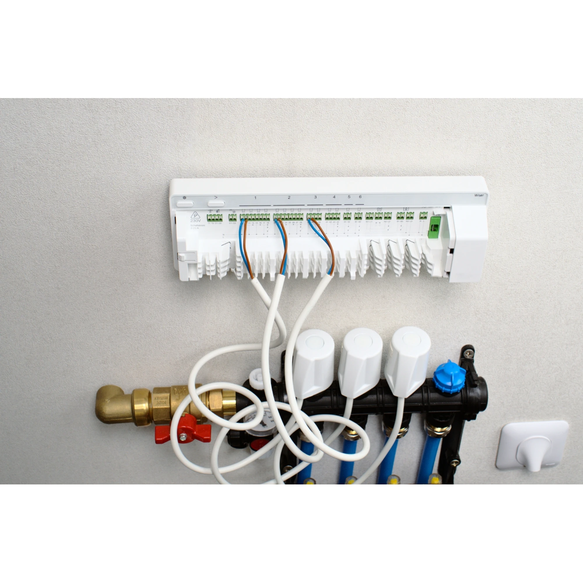 Schneider Electric CCTFR6600 Wiser Distribution Strip Underfloor Heating (Heating/Cooling) (img_002) Schneider Electric CCTFR6600 Wiser Distribution Strip Underfloor Heating (Heating/Cooling) (img_002)