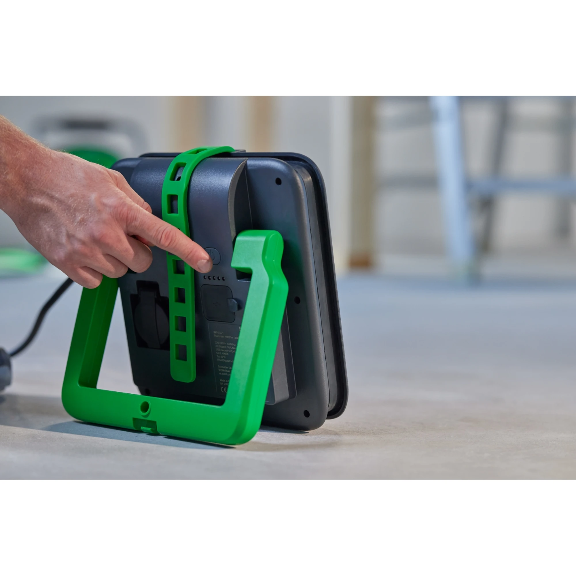 Schneider Electric IMT47272 LED Work Light Thorsman 55W 6800LM/ IP54/ IK08/ Plug + USB A+C 2.4A, dimmable (img_011) Schneider Electric IMT47272 LED Work Light Thorsman 55W 6800LM/ IP54/ IK08/ Plug + USB A+C 2.4A, dimmable (img_011)