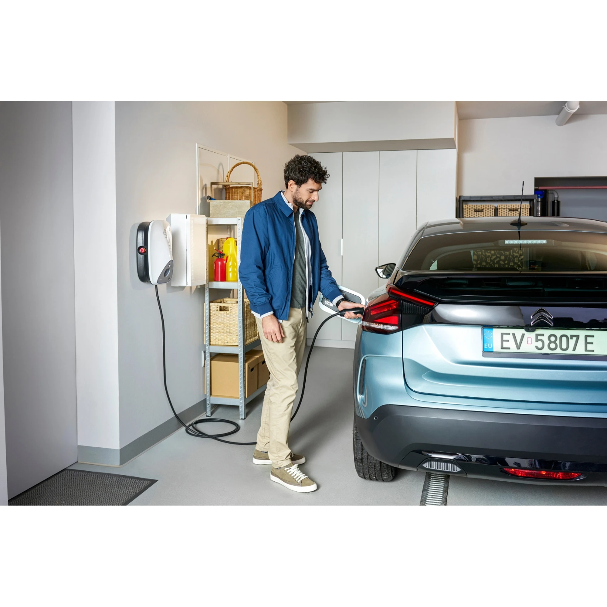 Schneider Electric EVH4A11N2 Home Smart Wallbox, Works with Wiser, 11kW, Type 2 socket, 6mA detection, IP55, IK10 (img_004) Schneider Electric EVH4A11N2 Home Smart Wallbox, Works with Wiser, 11kW, Type 2 socket, 6mA detection, IP55, IK10 (img_004)