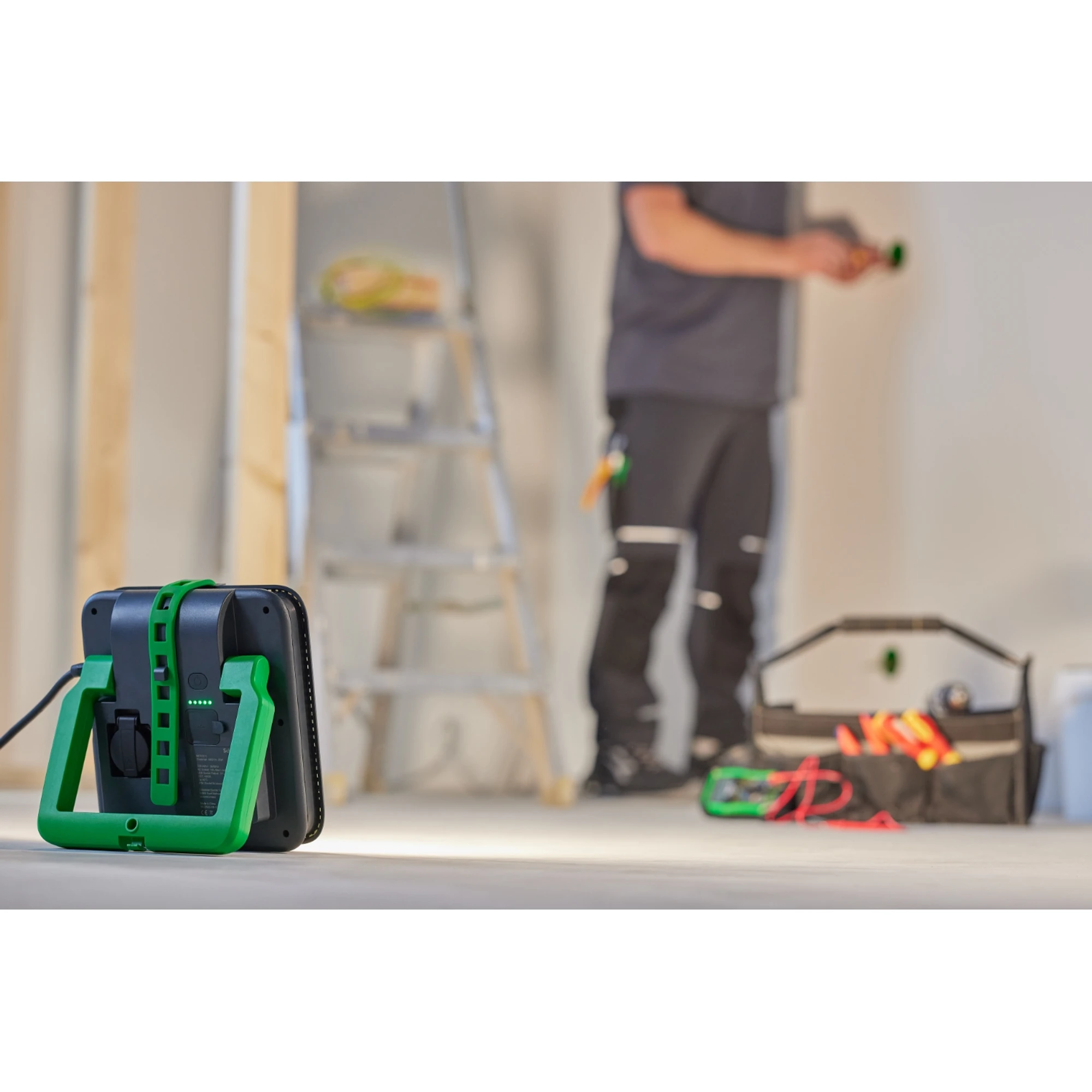 Schneider Electric IMT47271 LED Work Lamp Thorsman 35W 4000LM/ IP54/ IK08/ Socket + USB A+C 2.4A, dimmable (img_015) Schneider Electric IMT47271 LED Work Lamp Thorsman 35W 4000LM/ IP54/ IK08/ Socket + USB A+C 2.4A, dimmable (img_015)