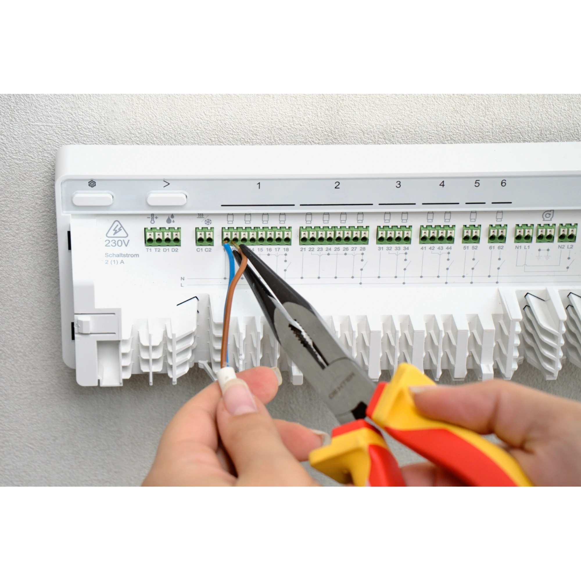 Schneider Electric CCTFR6600 Wiser Distribution Strip Underfloor Heating (Heating/Cooling) (img_008) Schneider Electric CCTFR6600 Wiser Distribution Strip Underfloor Heating (Heating/Cooling) (img_008)