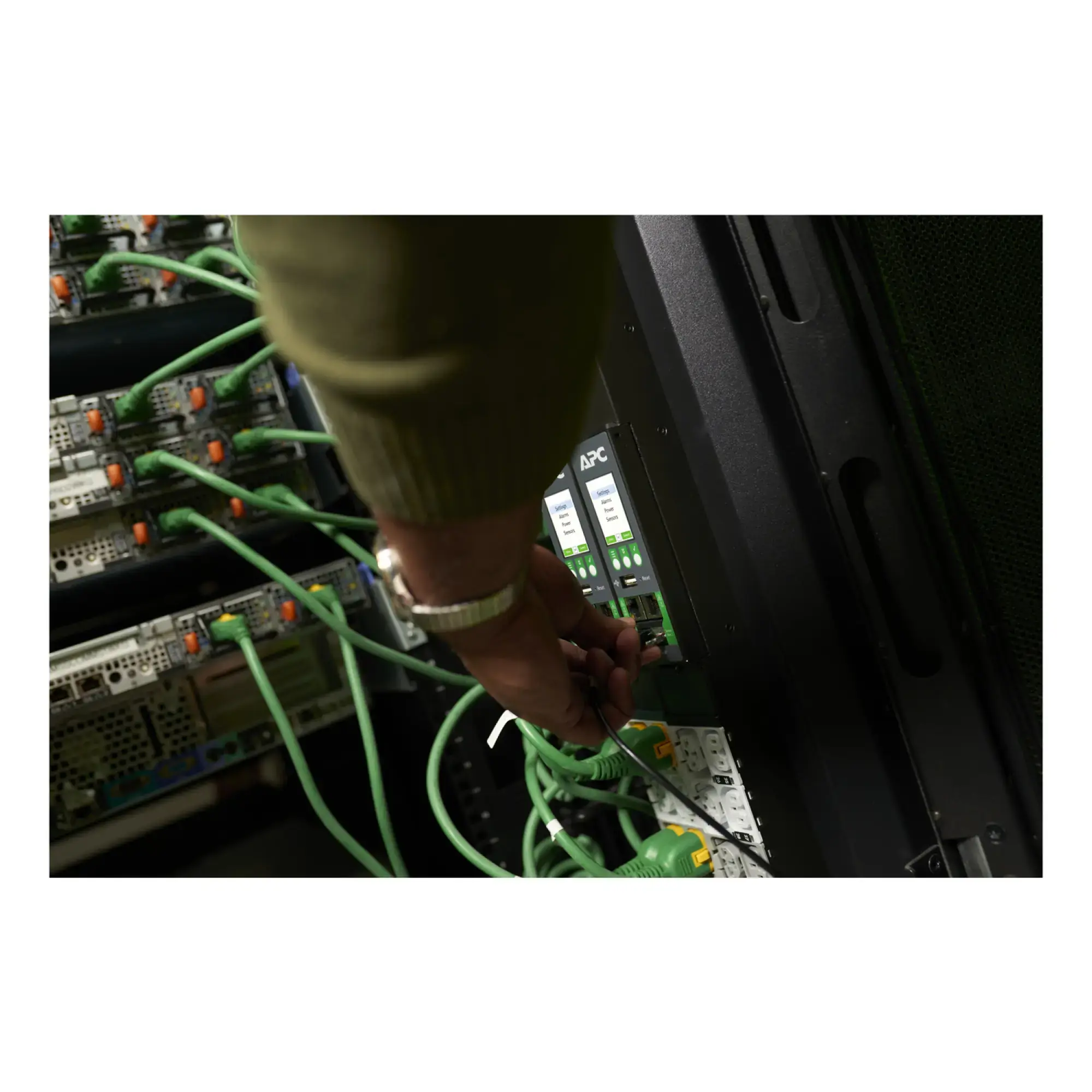 APC APDU10250SW APC NetShelter Rack-PDU Advanced, Switched, 3Phasen, 11kW 400V 16A oder 11,5kW 415V 20A, 42 Ausgänge, IEC309 (img_007) APC APDU10250SW APC NetShelter Rack-PDU Advanced, Switched, 3Phasen, 11kW 400V 16A oder 11,5kW 415V 20A, 42 Ausgänge, IEC309 (img_007)