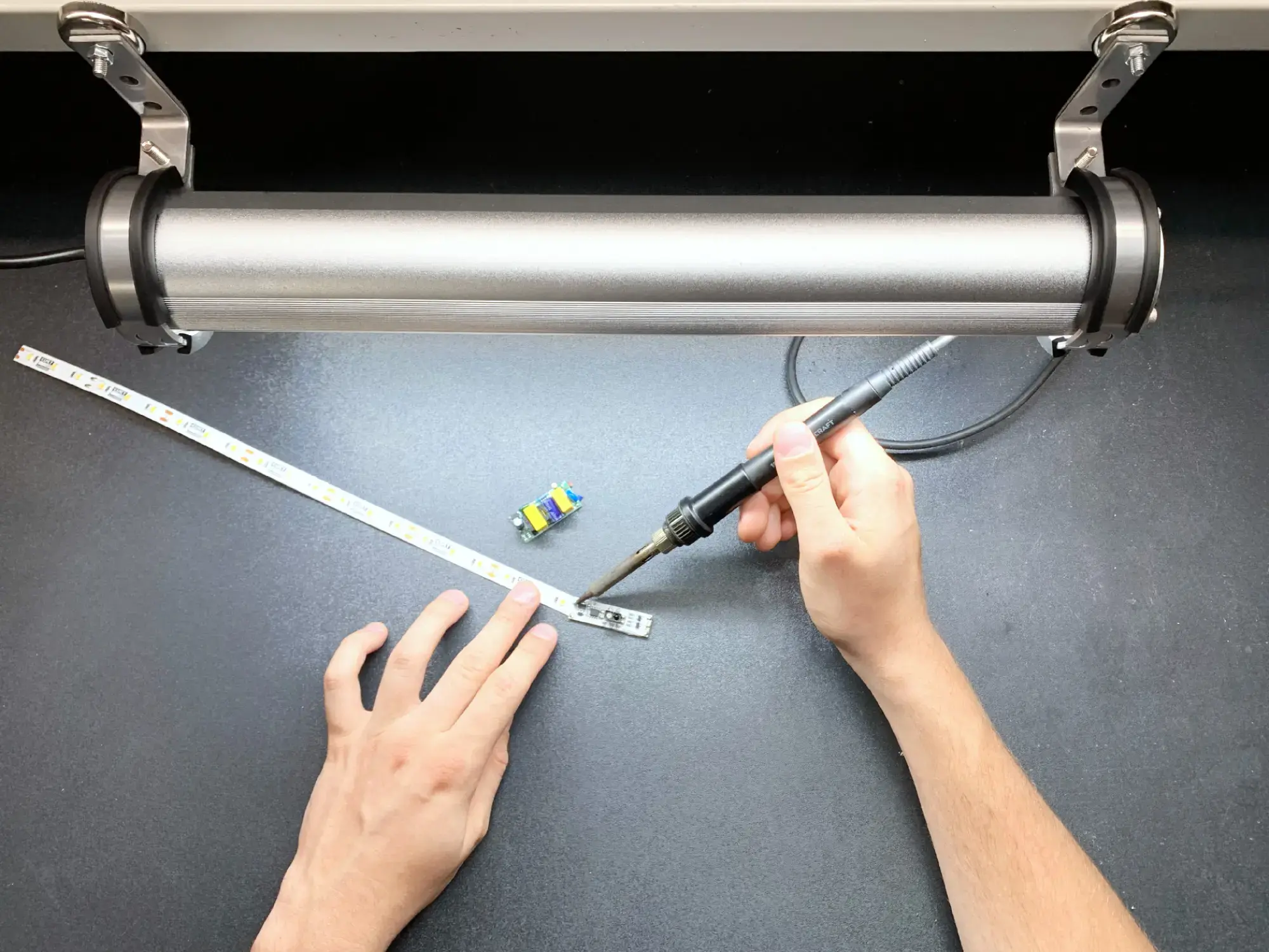 Elmet Light E05016 INDUSTRIAL MACHINE LIGHT LINEAR 20W / 6000K / IP67 / 640mm-tubus230V (img_005)