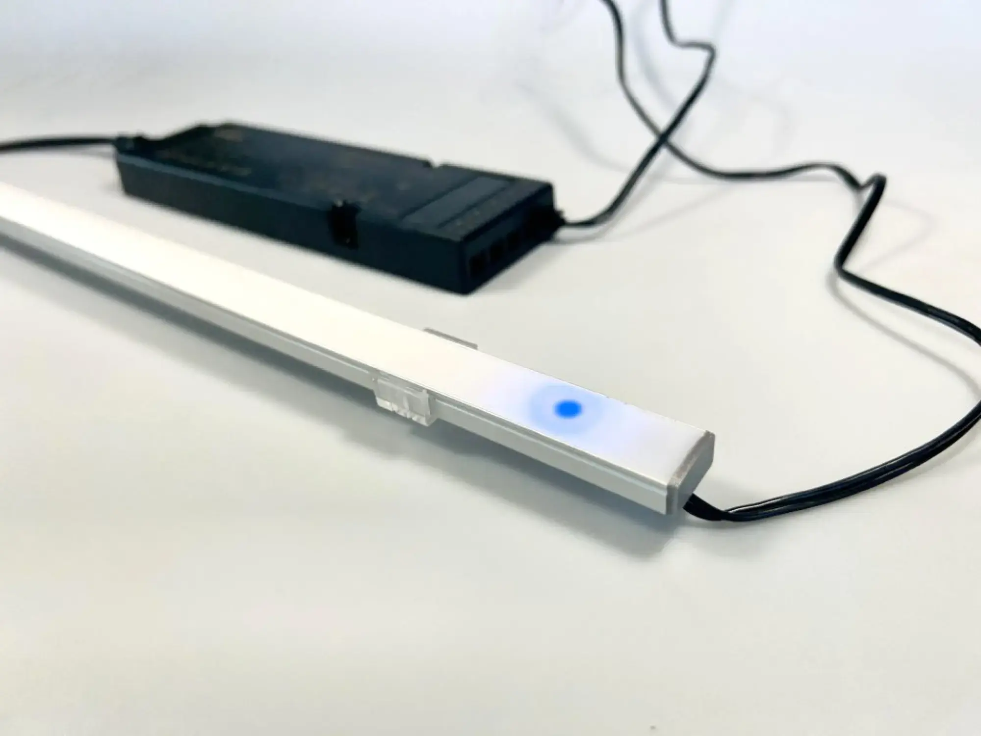 Elmet Light E00505P LED line / 7,5W / Remote control (img_002) Elmet Light E00505P LED line / 7,5W / Remote control (img_002)