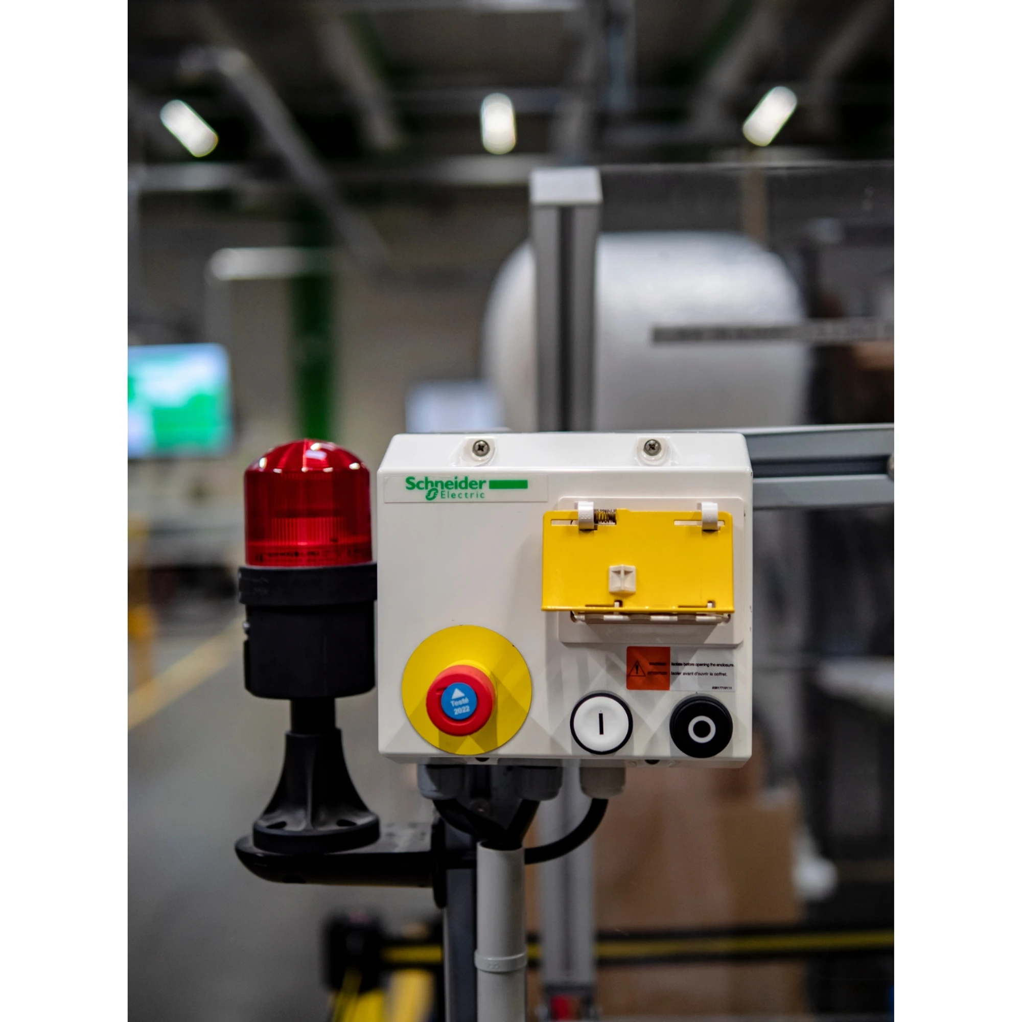 Schneider Electric XB5AS84W3B41 Illuminated Emergency Stop/Emergency-Off Switch, Harmony XB5, Plastic, Antimicrobial, LEDs white/red, 22mm, 1NC + 2NO, 24V ACDC (img_002)