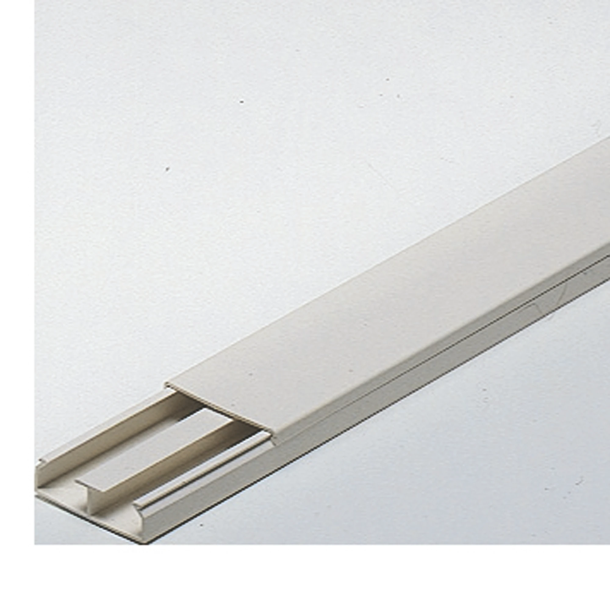 GEWISS NP41068 MINI CLIP - CUCT WITH HINGED COVER - LENGHT 2M - 40X18 - WHITE RAL9010 (img_001)