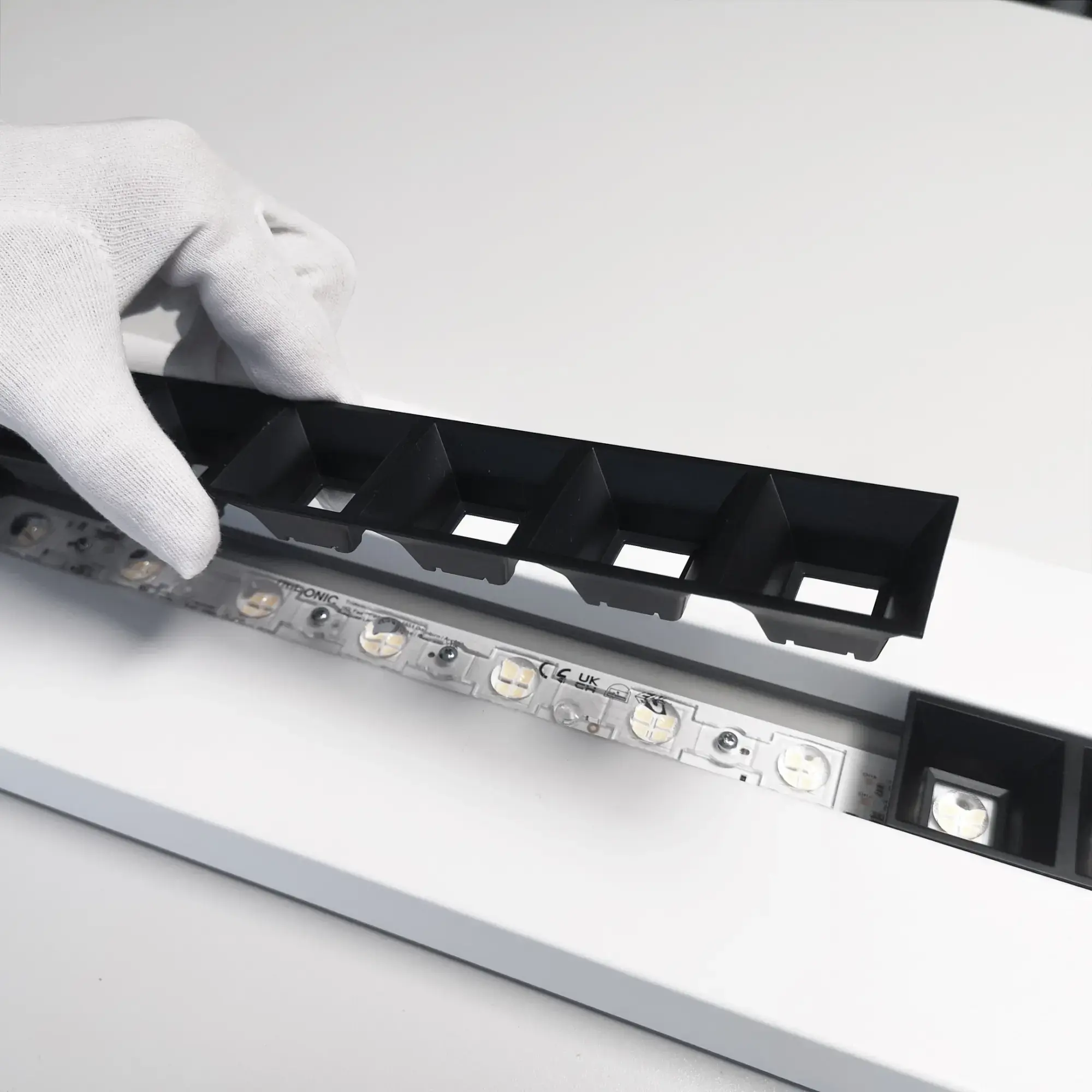 Performance iN Lighting 3123693 LED-Pendelleuchte 4000K 61W DALI schwarzes Raster d+i 3123693 (img_004)