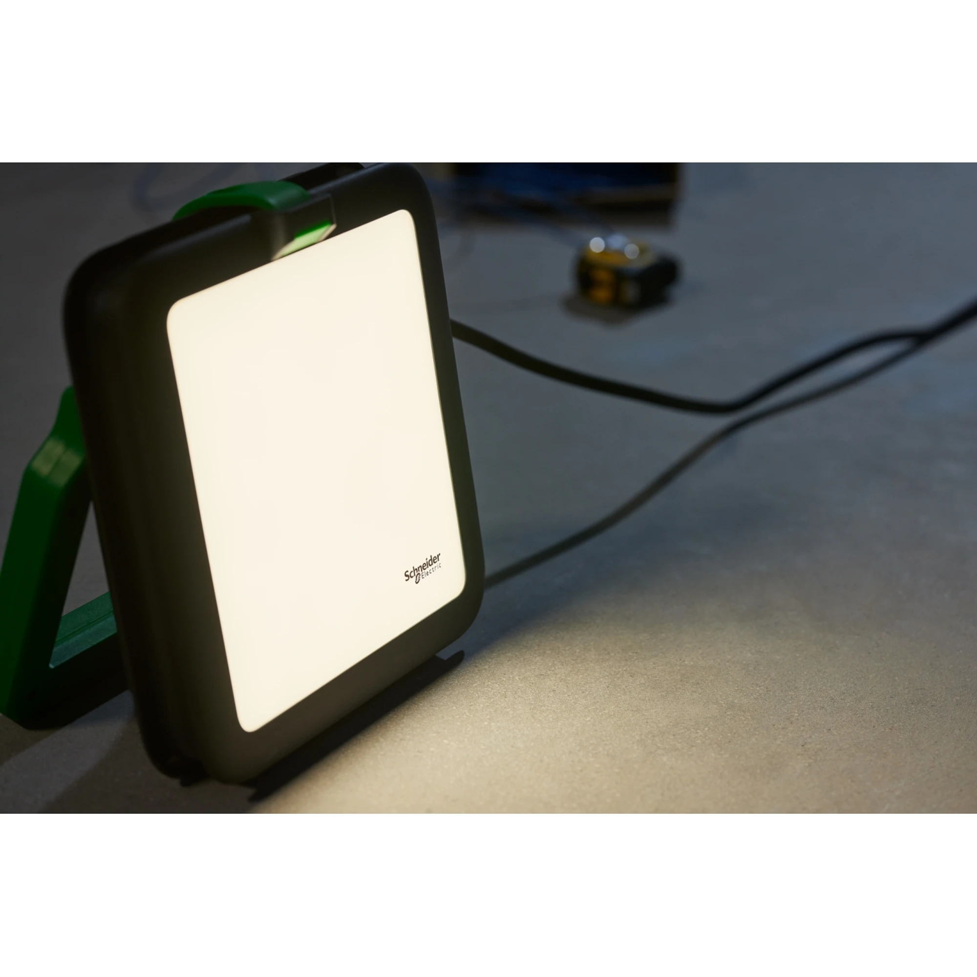 Schneider Electric IMT47279 Battery LED Work Light Thorsman 35W 4000LM/IP54/ IK08/ USB A+C 2.4A, dimmable (img_009) Schneider Electric IMT47279 Battery LED Work Light Thorsman 35W 4000LM/IP54/ IK08/ USB A+C 2.4A, dimmable (img_009)