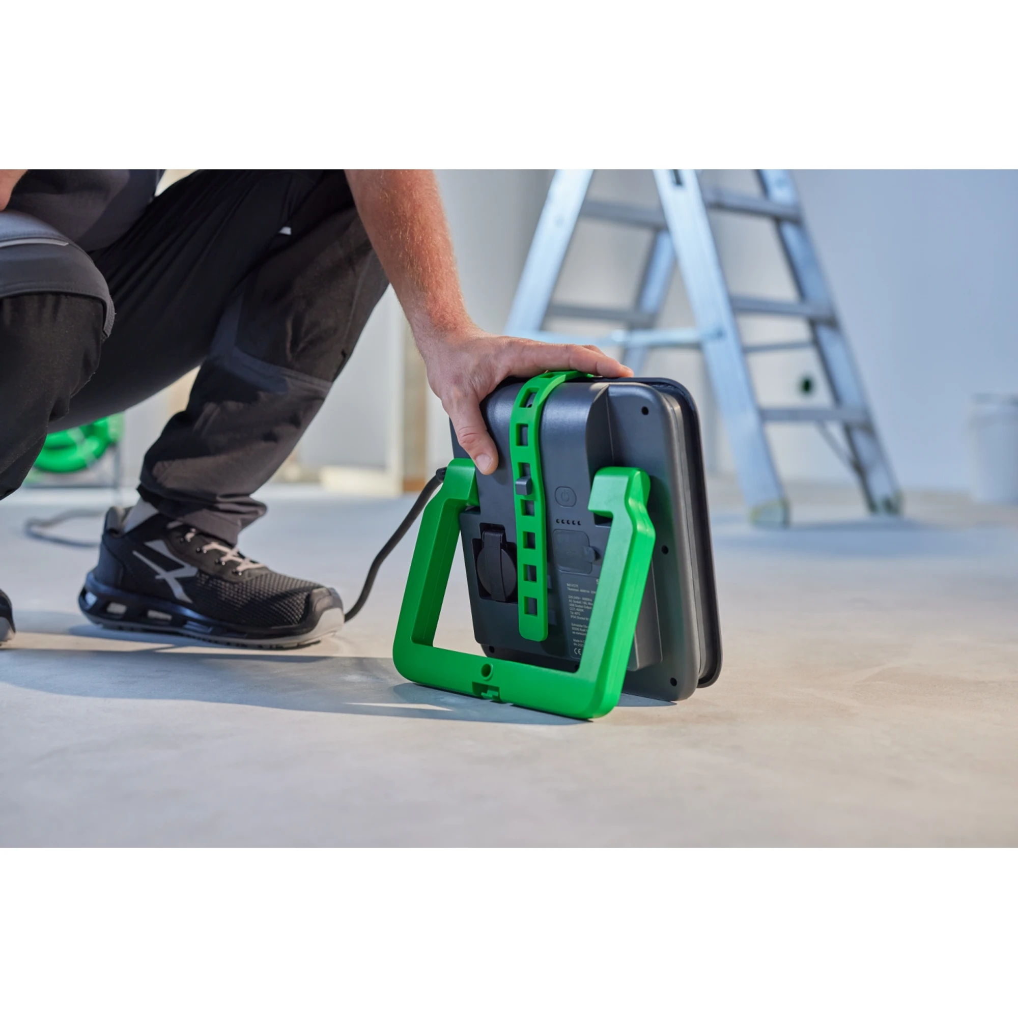 Schneider Electric IMT47273 LED Work Lamp Thorsman 75W 8500LM/IP54/IK08/Socket + USB A+C 2.4A, dimmable (img_015) Schneider Electric IMT47273 LED Work Lamp Thorsman 75W 8500LM/IP54/IK08/Socket + USB A+C 2.4A, dimmable (img_015)