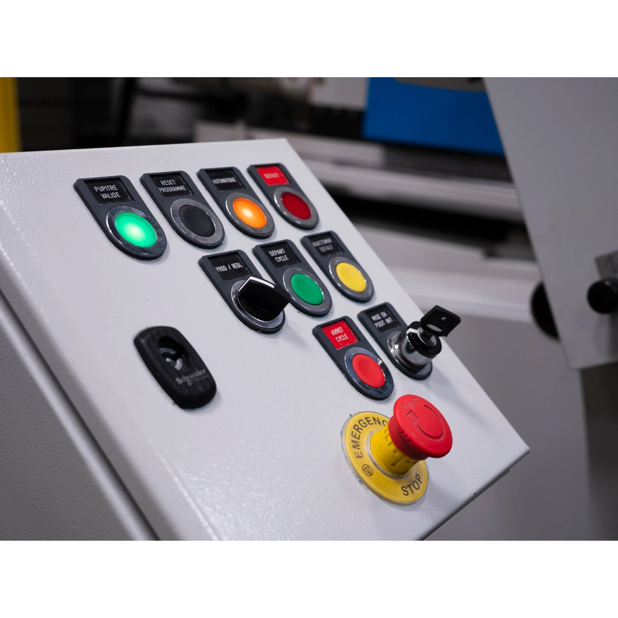 Schneider Electric ZBY9101 Sign, round Ø 60 - for emergency stop/off pushbutton, yellow, neutral (img_008)