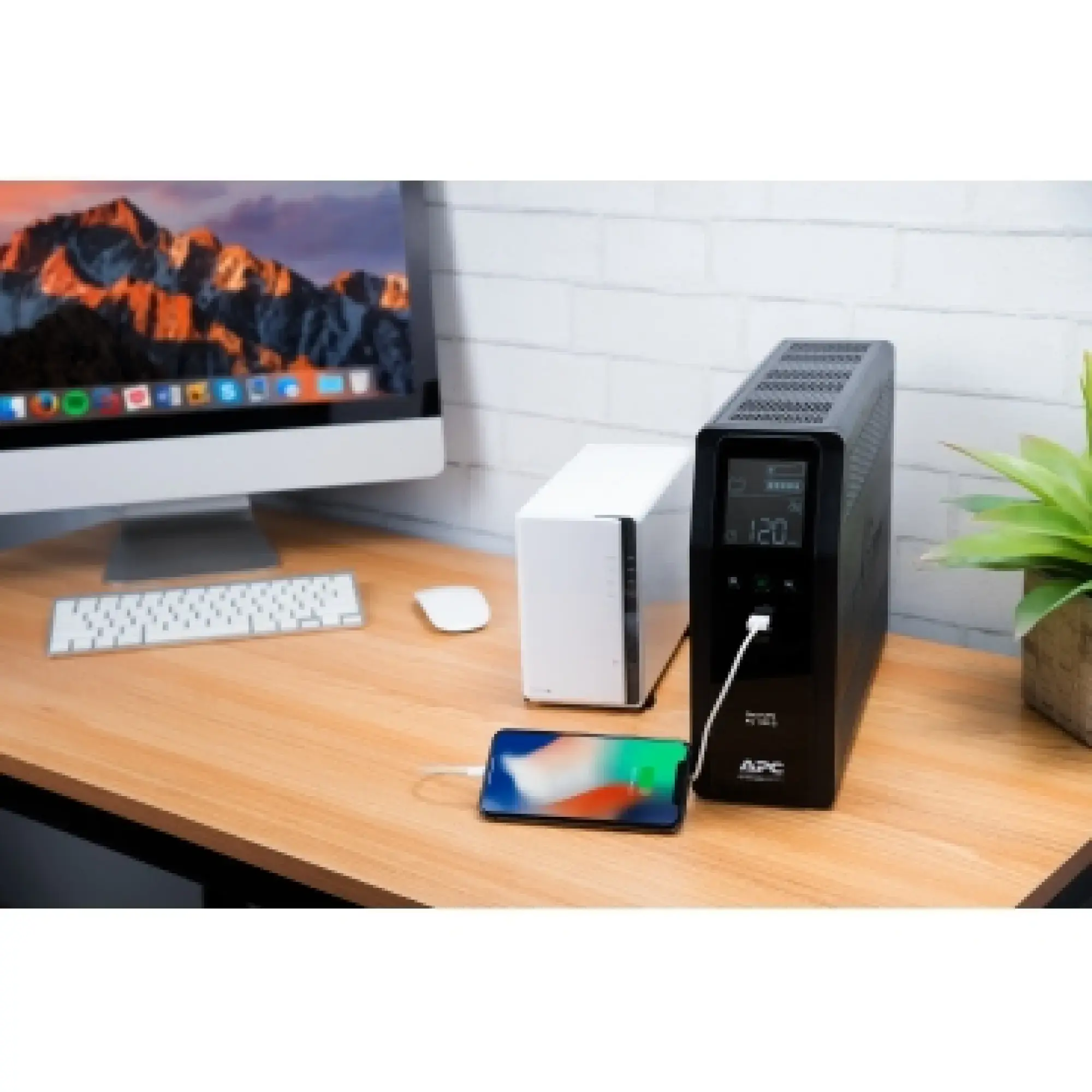 APC BR1600SI APC Back-UPS Pro, 1600 VA/960 W, Tower, 230 V, 8x IEC C13- Ausgänge, Sinuswelle, AVR, USB-Anschlüsse Typ A + C, LCD, austauschbare Batterie (img_004) APC BR1600SI APC Back-UPS Pro, 1600 VA/960 W, Tower, 230 V, 8x IEC C13- Ausgänge, Sinuswelle, AVR, USB-Anschlüsse Typ A + C, LCD, austauschbare Batterie (img_004)