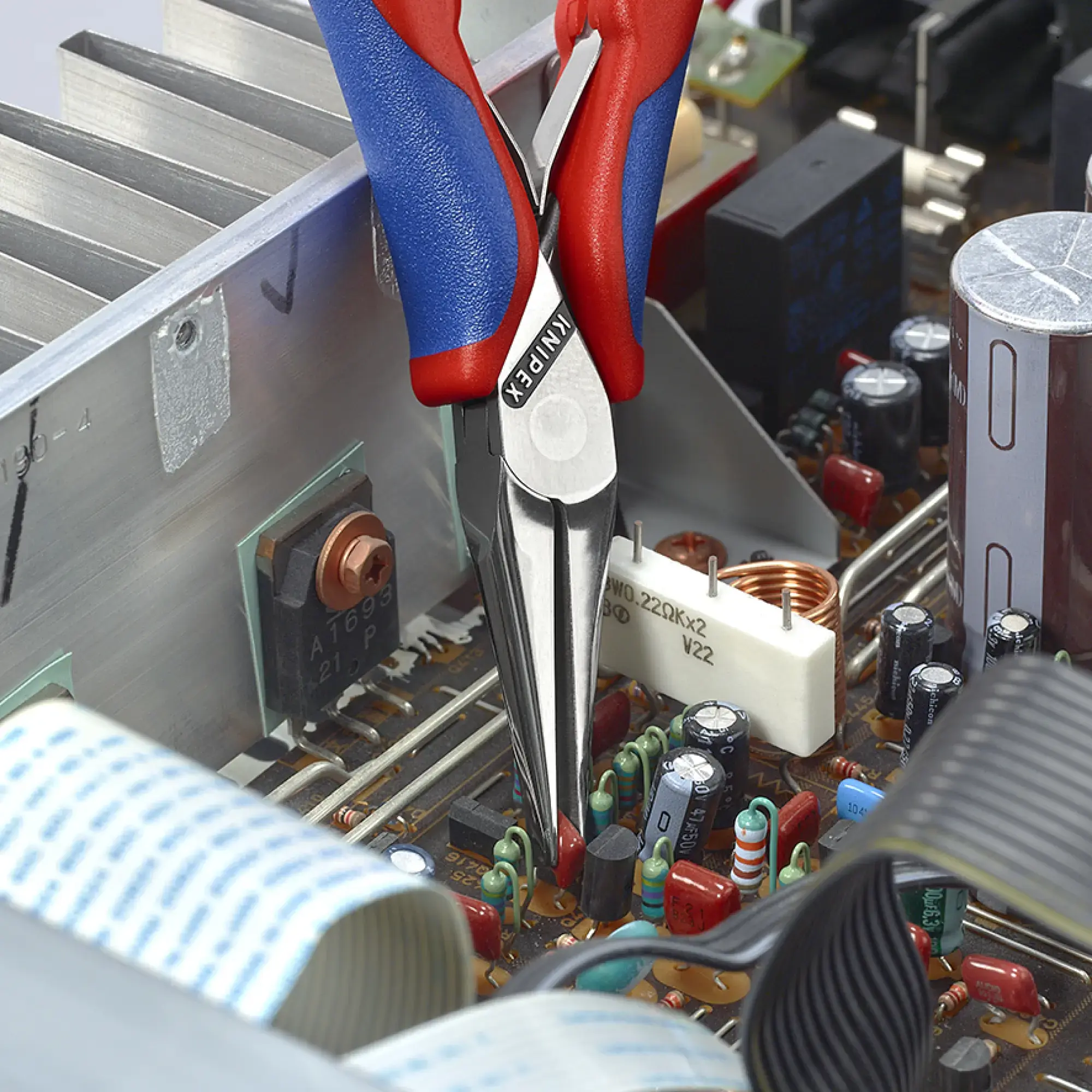 Knipex 35 52 145 Pinza speciale per elettronica con cerniera passante con impugnature multicomponente 145 mm (img_006)